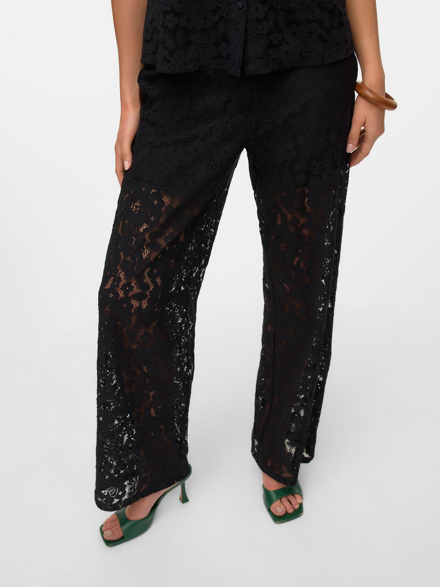Γυναικεία παντελόνα δαντέλα VMHONEY LACE NW LOOSE PANTS WVN 10330061 | 10330061