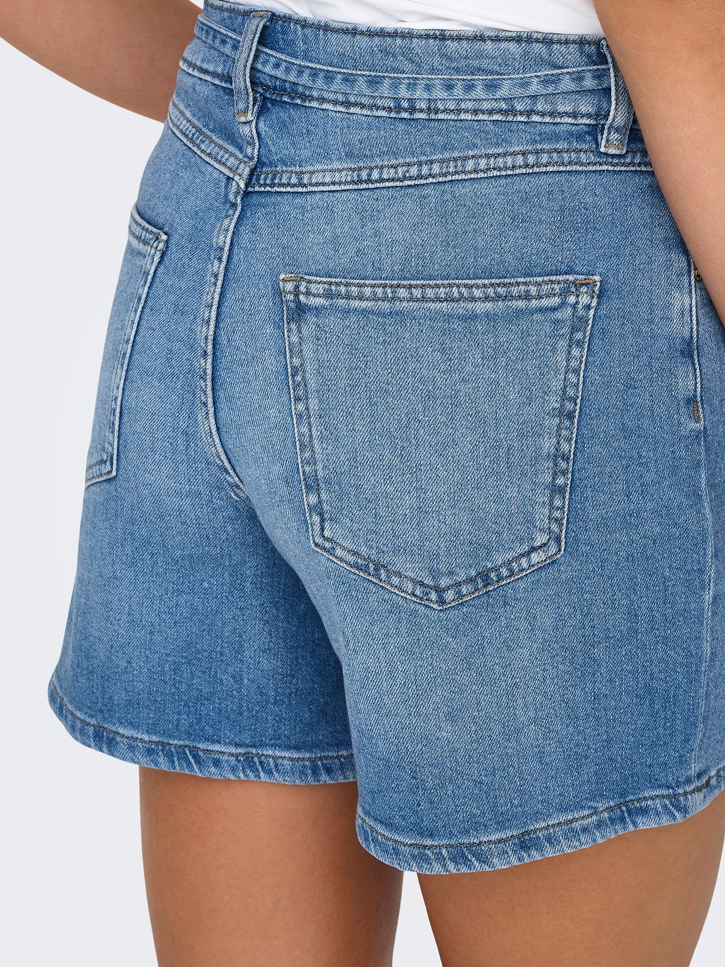 Γυναικείο σορτς τζιν ONLGIANNA MW BELTED SHORTS AZG DNM NOOS 15340706 | 15340706