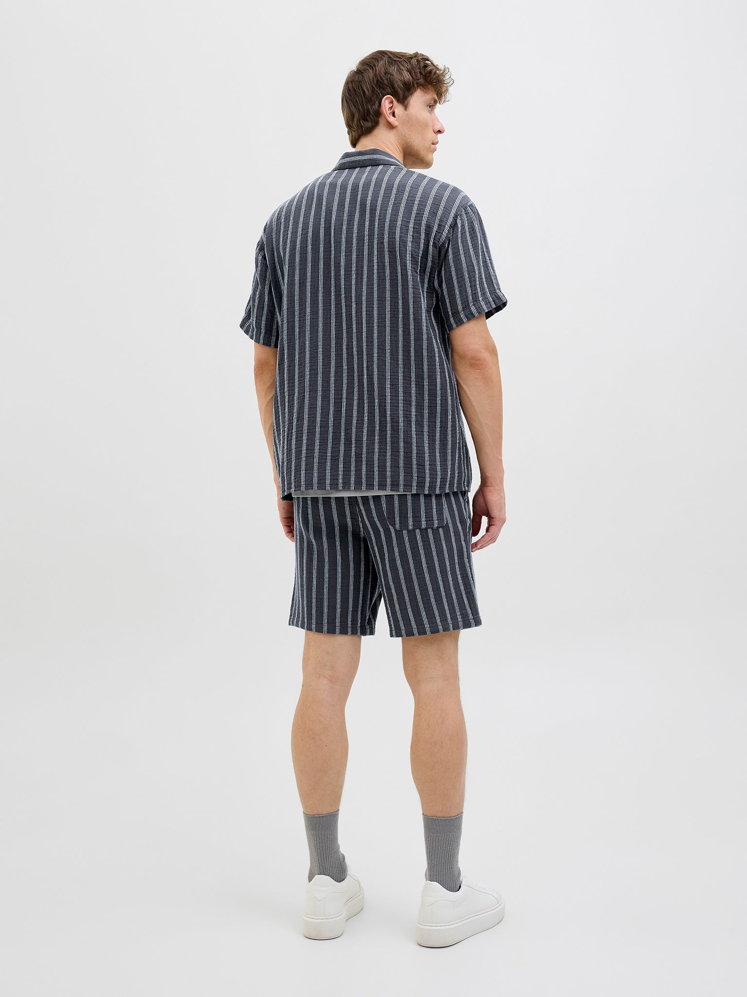 Ανδρική βερμούδα ριγέ JPSTJAIDEN PATRAS JOGGER SHORT 12274758 | 12274758