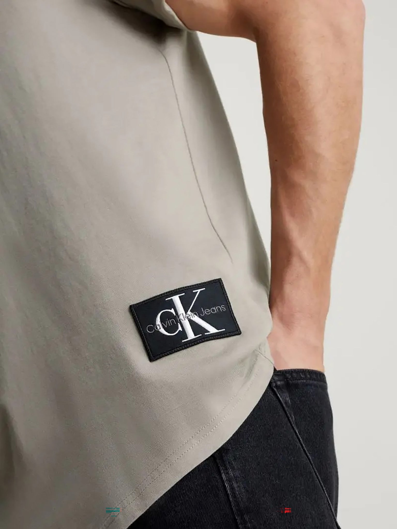 Ανδρικό t-shirt BADGE TURN UP SLEEVE J30J323482PBU | J30J323482PBU