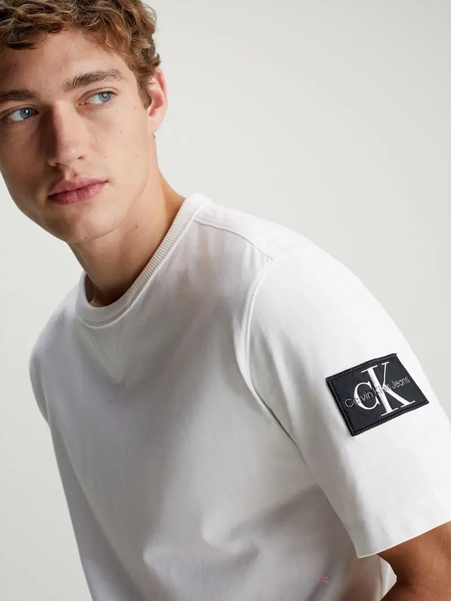 Ανδρικό t-shirt BADGE REGULAR TEE J30J323484YAF | J30J323484YAF