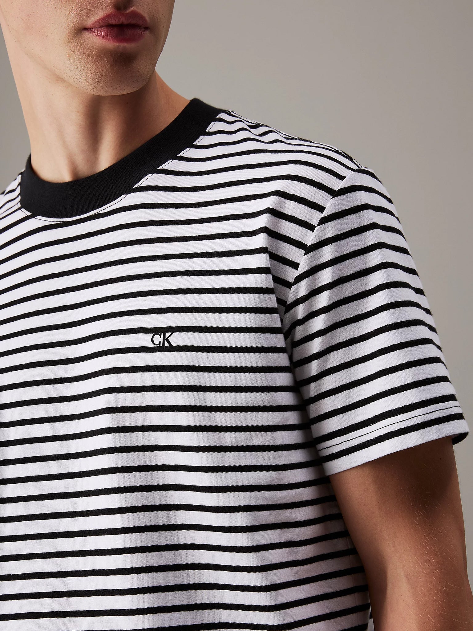 Ανδρικό t-shirt ριγέ HEAVY REGULAR TEE J30J3266830GO | J30J3266830GO