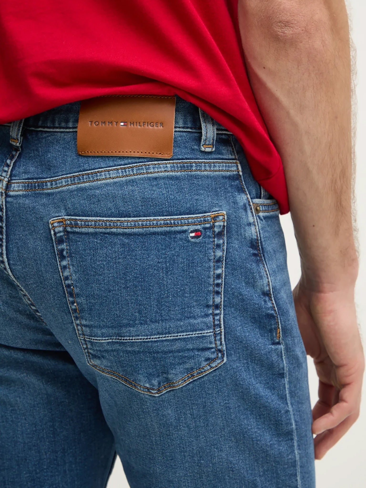 Ανδρικό παντελόνι τζιν CORE BLEECKER MID BLUE MW0MW390411CX | MW0MW390411CX