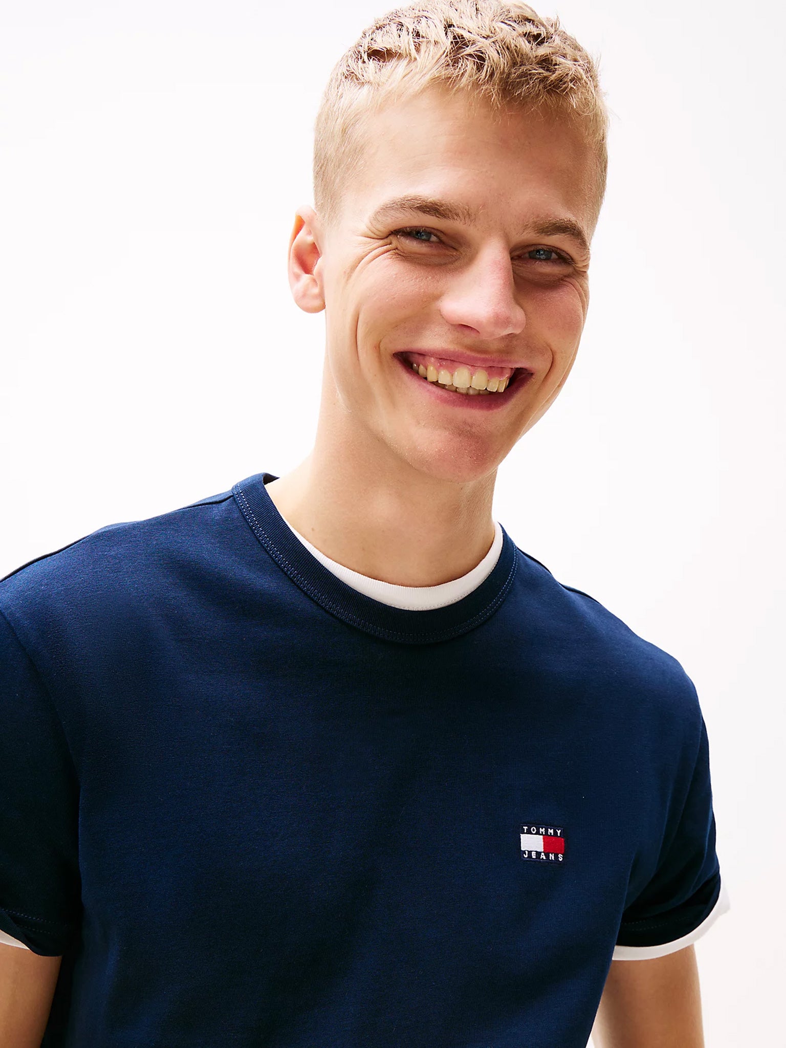 Ανδρικό t-shirt TJM REG BADGE TEE DM0DM20322C1G | DM0DM20322C1G