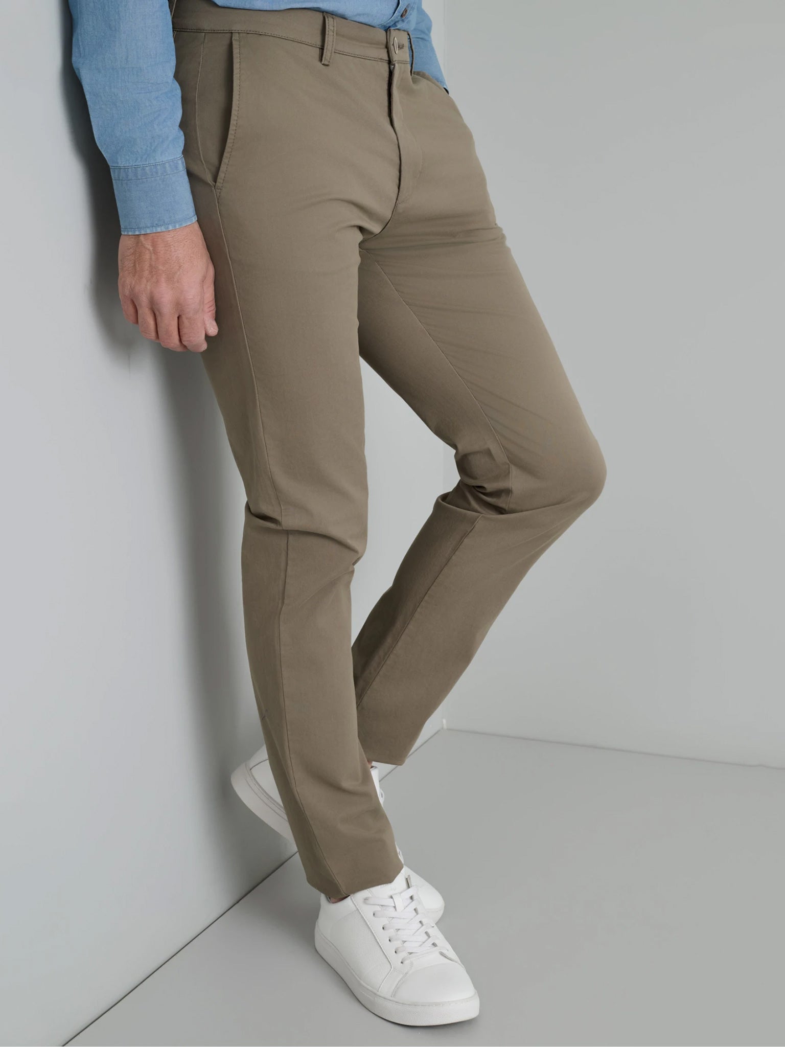 Ανδρικό παντελόνι chinos dusty olive 24AG.1003MFA/93.2 | 24AG.1003MFA/93.2