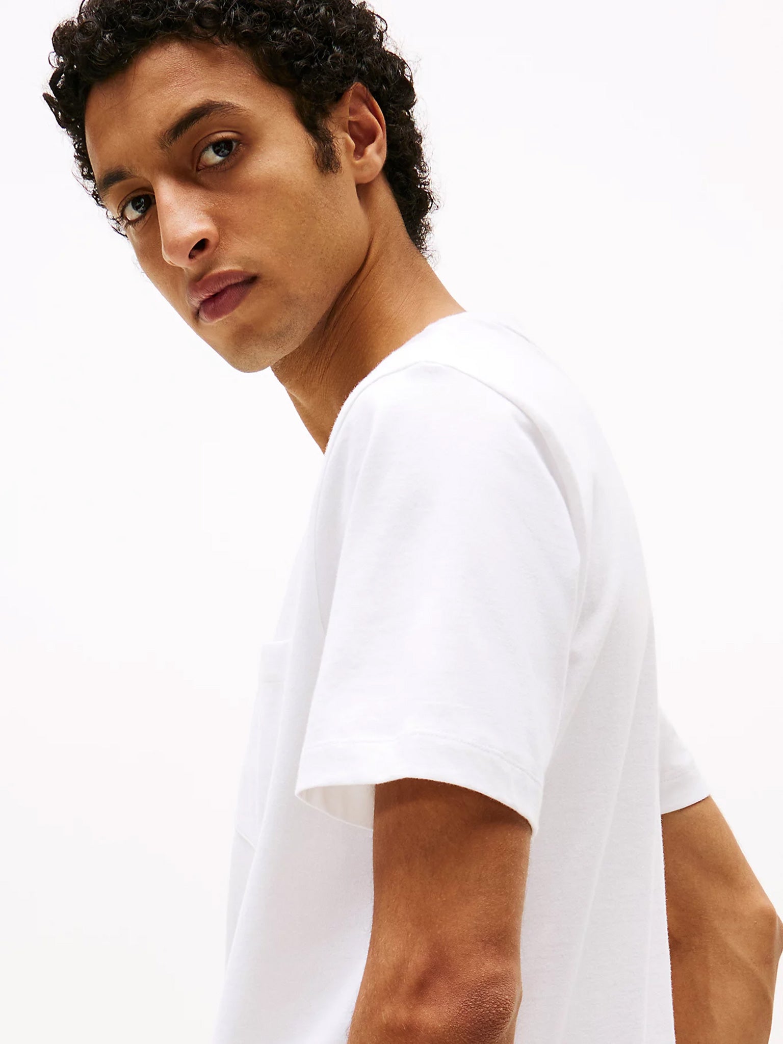 Ανδρικό t-shirt ESSENTIAL SOLID POCKET TEE MW0MW37283YBR | MW0MW37283YBR