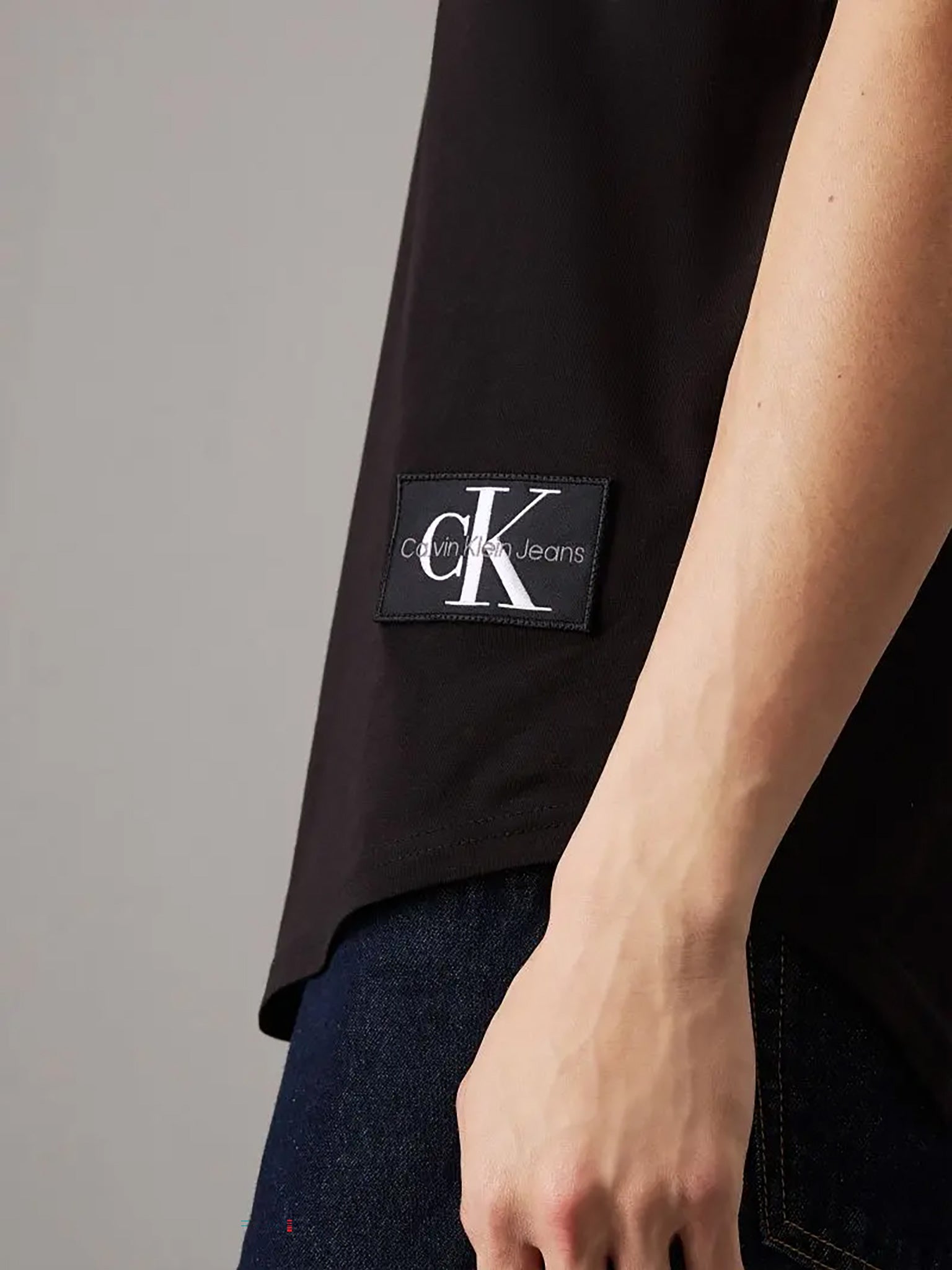 Ανδρικό t-shirt BADGE TURN UP SLEEVE J30J323482BEH | J30J323482BEH