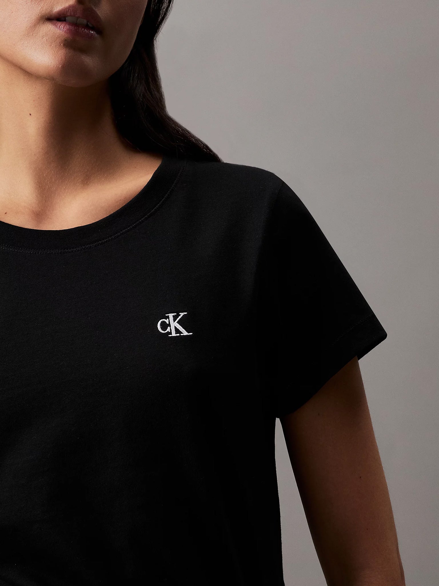 Γυναικείο t-shirt CK EMBROIDERY SLIM TEE J20J212883BAE | J20J212883BAE