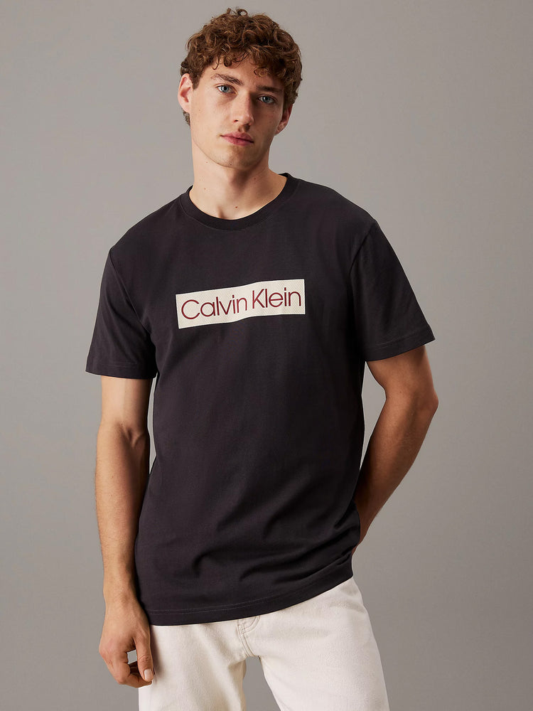 Ανδρικό t-shirt CALVIN KLEIN LABEL PRINT TEE J30J327472BA1 | J30J327472BA1