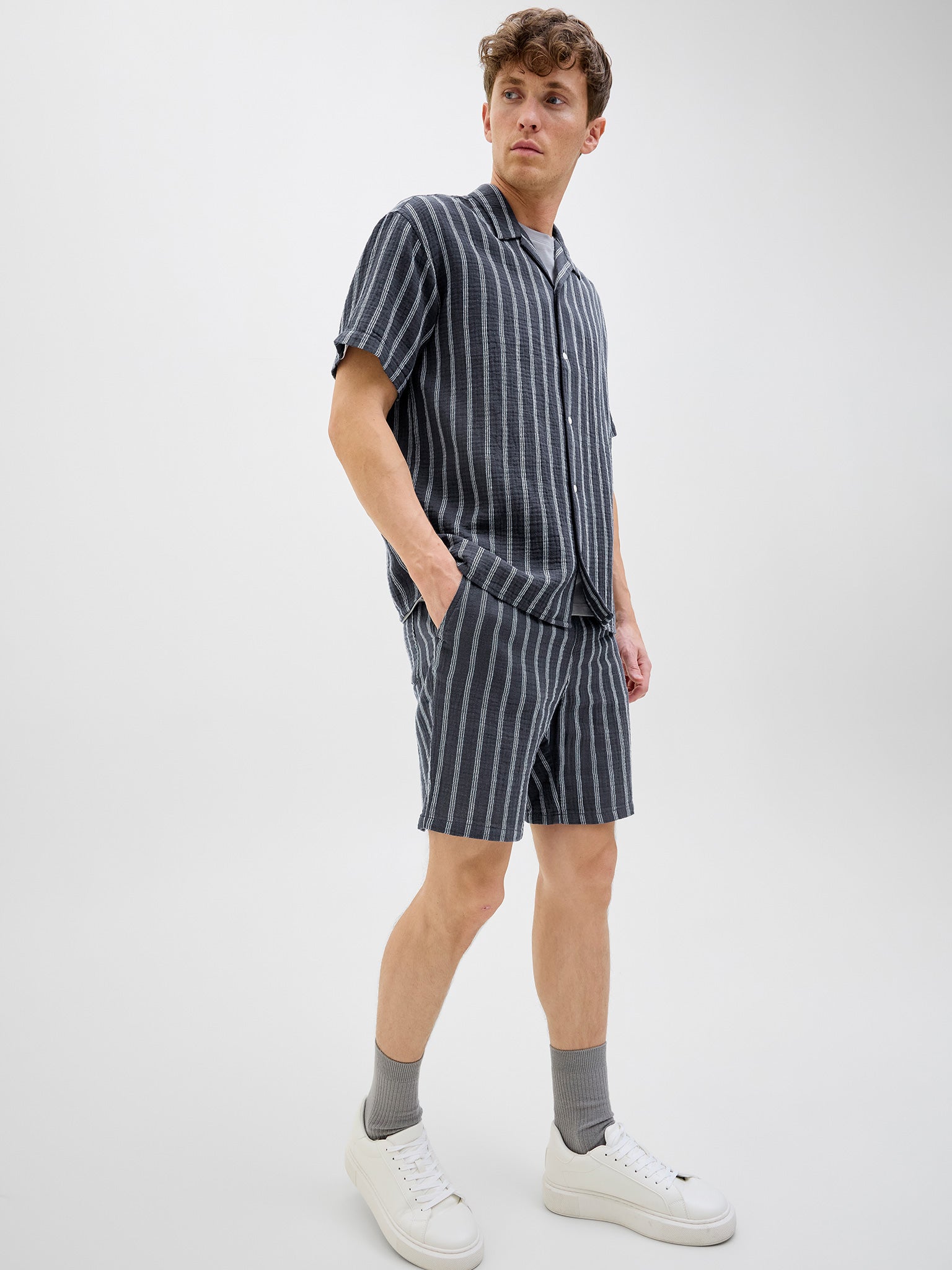 Ανδρική βερμούδα ριγέ JPSTJAIDEN PATRAS JOGGER SHORT 12274758 | 12274758
