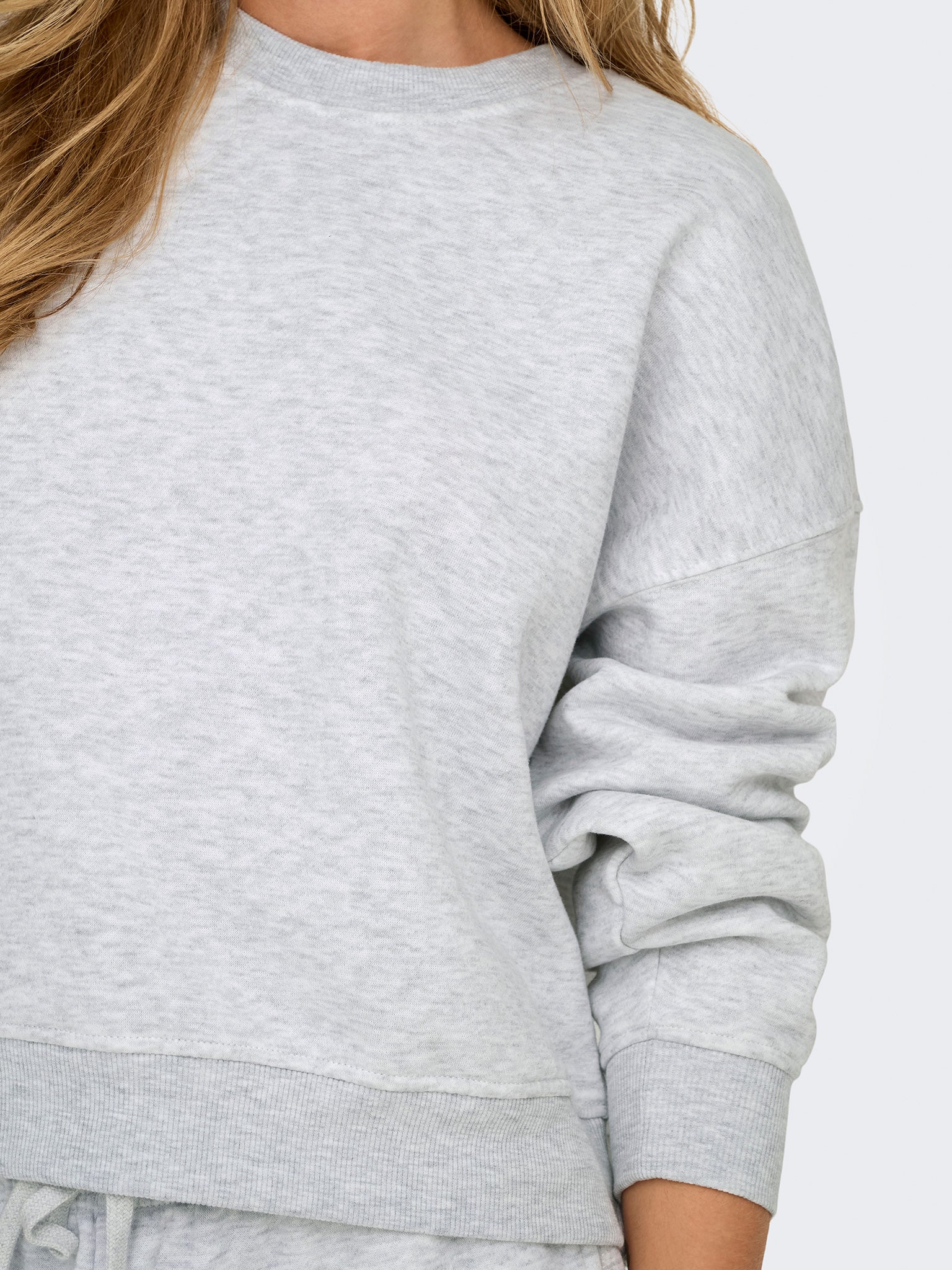 Γυναικεία μπλούζα φούτερ ONLBEST L/S CREW NECK SWT NOOS 15338727 | 15338727