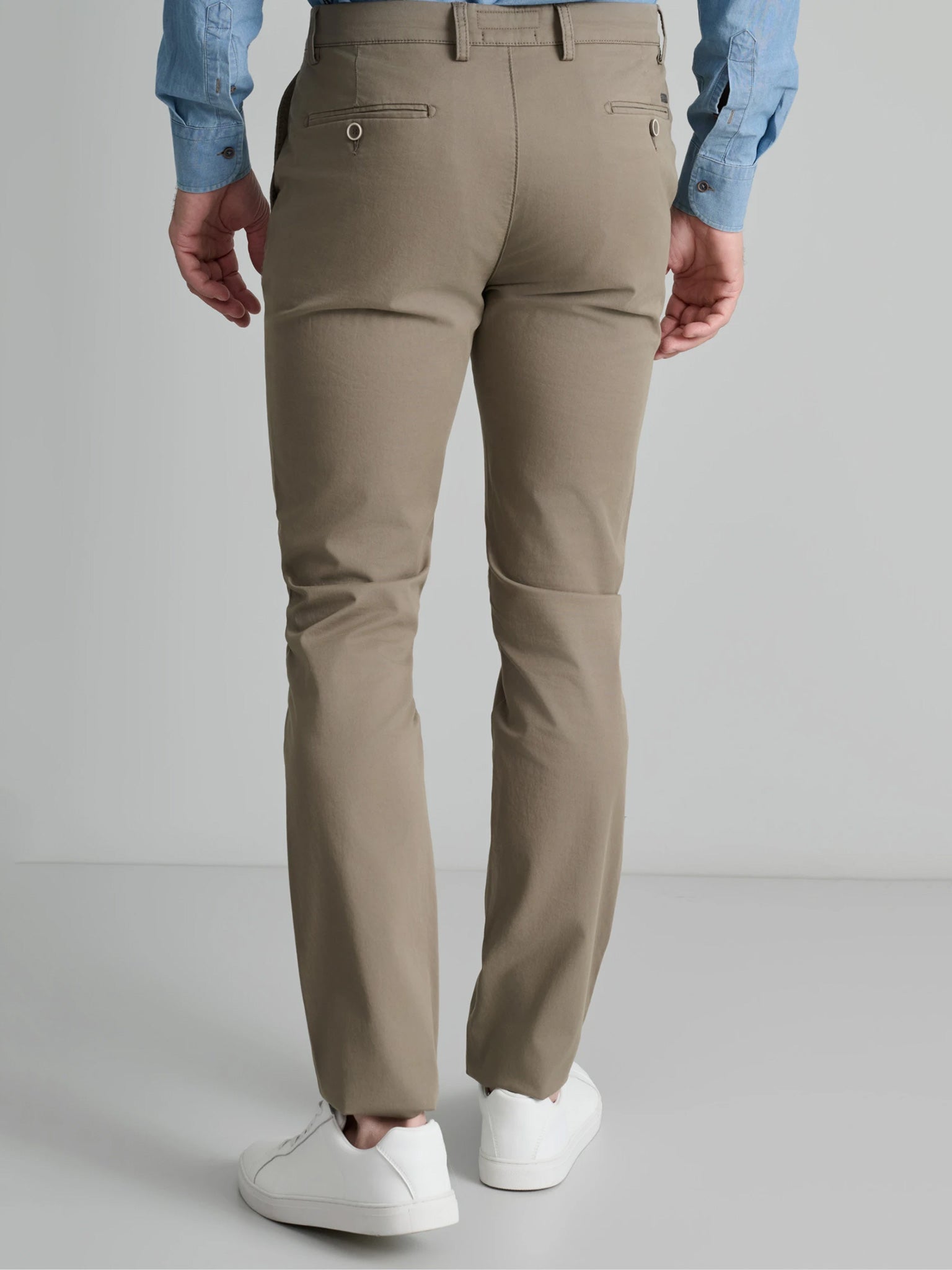 Ανδρικό παντελόνι chinos dusty olive 24AG.1003MFA/93.2 | 24AG.1003MFA/93.2
