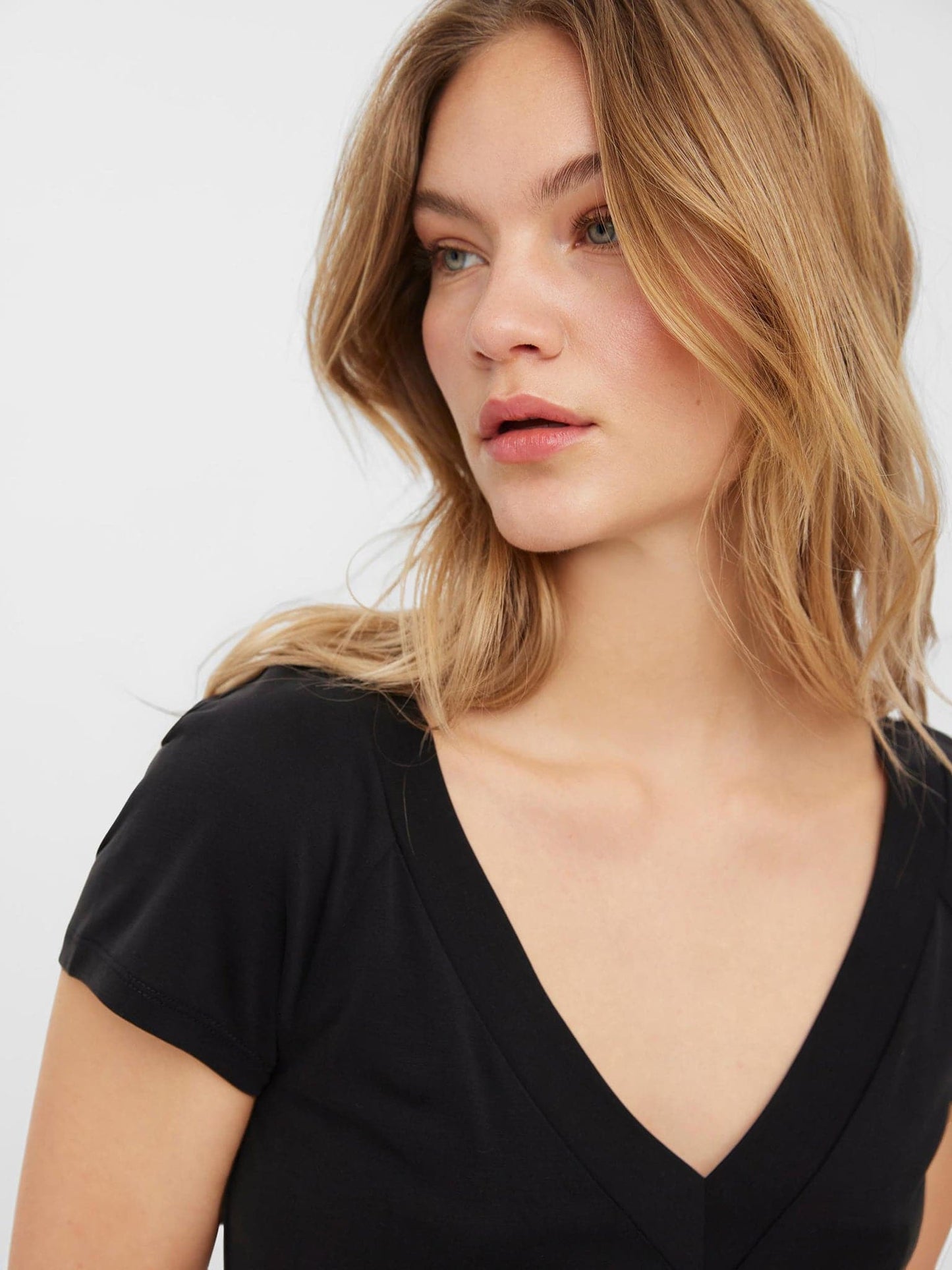 Γυναικεία μπλούζα VMHALI SS V-NECK TOP JRS 10261409 | 10261409