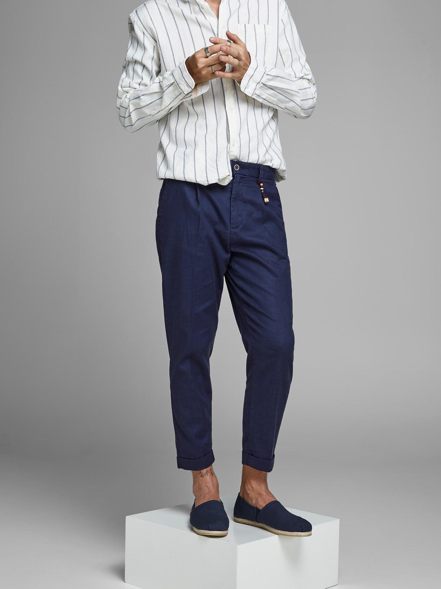 Ανδρικό λινό παντελόνι με πιέτα 12153144 | 12153144