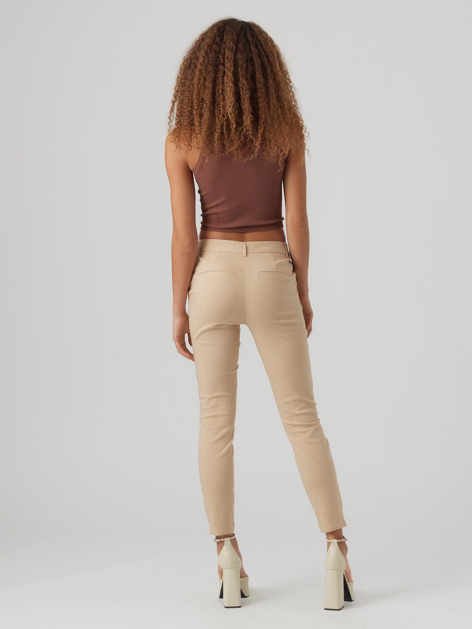 Γυναικείο παντελόνι VMMILLE MW SLIM PANT 10279052 | 10279052