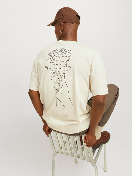 T-Shirts με Back Prints – Το απόλυτο ανδρικό fashion trend για το 2025 | e-tzikas.gr