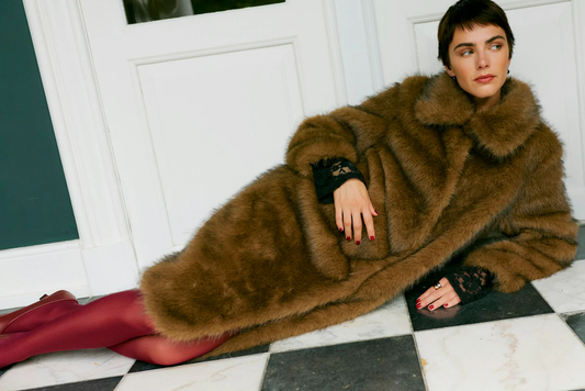 Γούνες, Παγιέτες & Βελούδο ✨ | Τα 3 must των γιορτινών εμφανίσεων (Holiday Looks 2025)