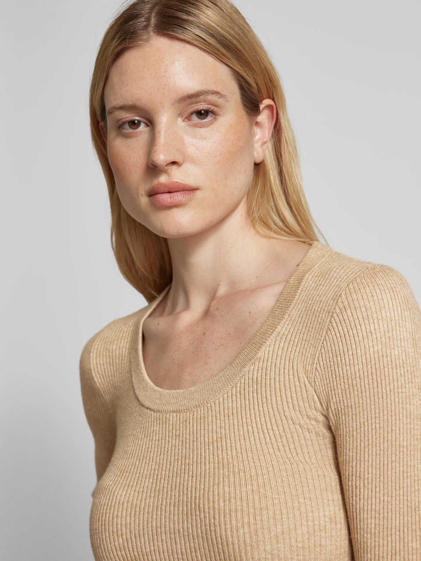 Γυναικεία μπλούζα πλεκτή VMGOLD RIB LS U-NECK PULLOVER GA 10309467 | 10309467