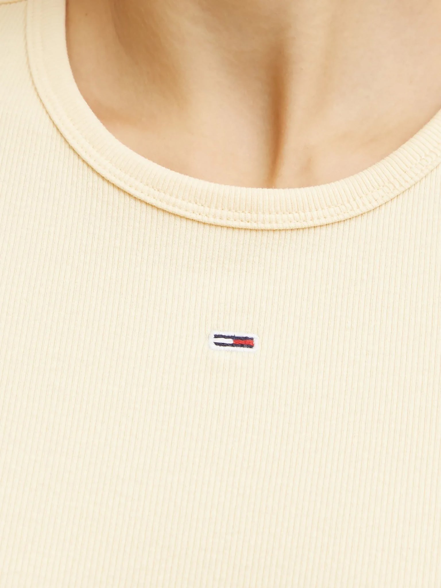 Γυναικείο t-shirt ριπ TJW SLIM ESSENTIAL RIB SS EXT DW0DW17383ZGA | DW0DW17383ZGA