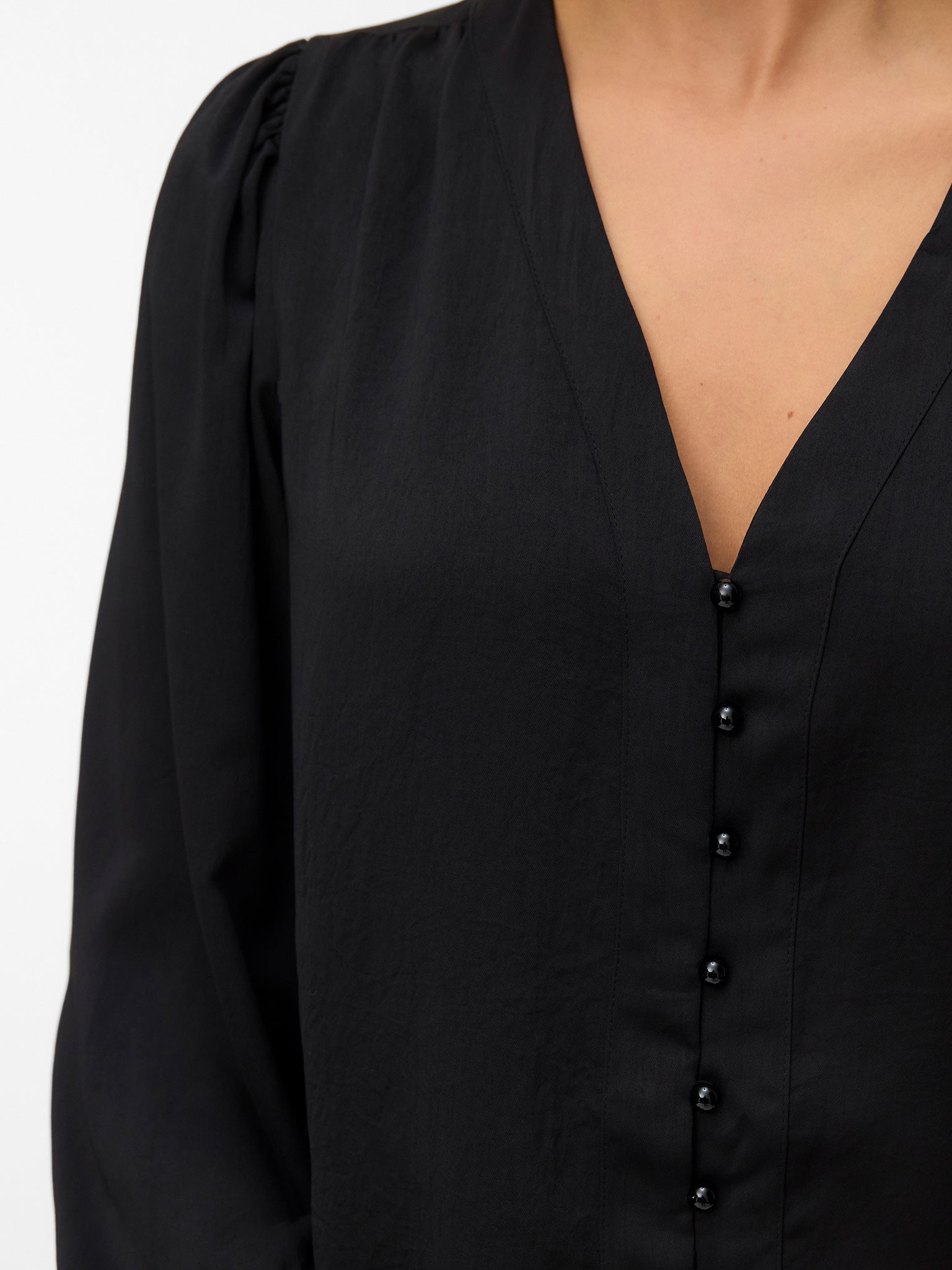 Γυναικείο πουκάμισο με πέρλες VMFASANA L/S V-NECK SHIRT WVN BTQ 10333598 | 10333598