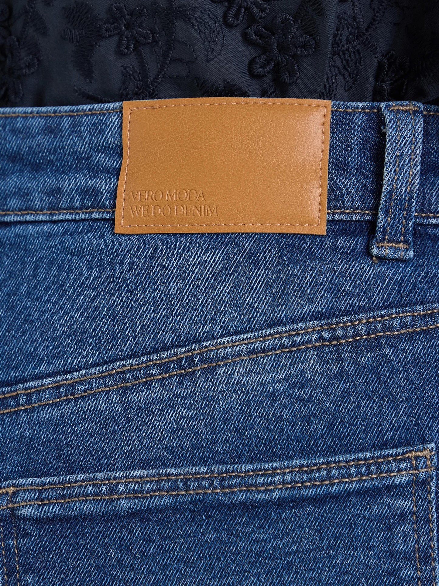 Γυναικείο παντελόνι τζιν VMAMARA MR SLIM STRAIGHT ANK 10333585 | 10333585
