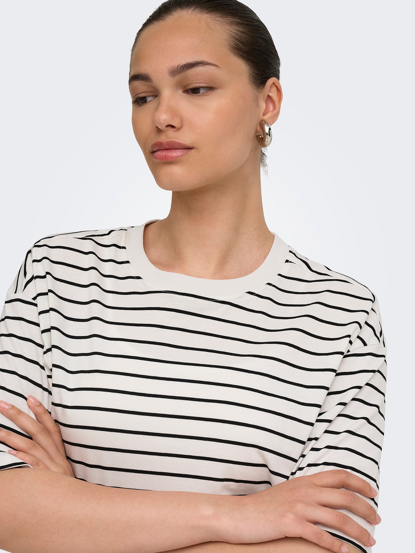 Γυναικείο t-shirt black stripes ONLBLOOM S/S LOOSE SHORT TOP JRS 15372024 | 15372024
