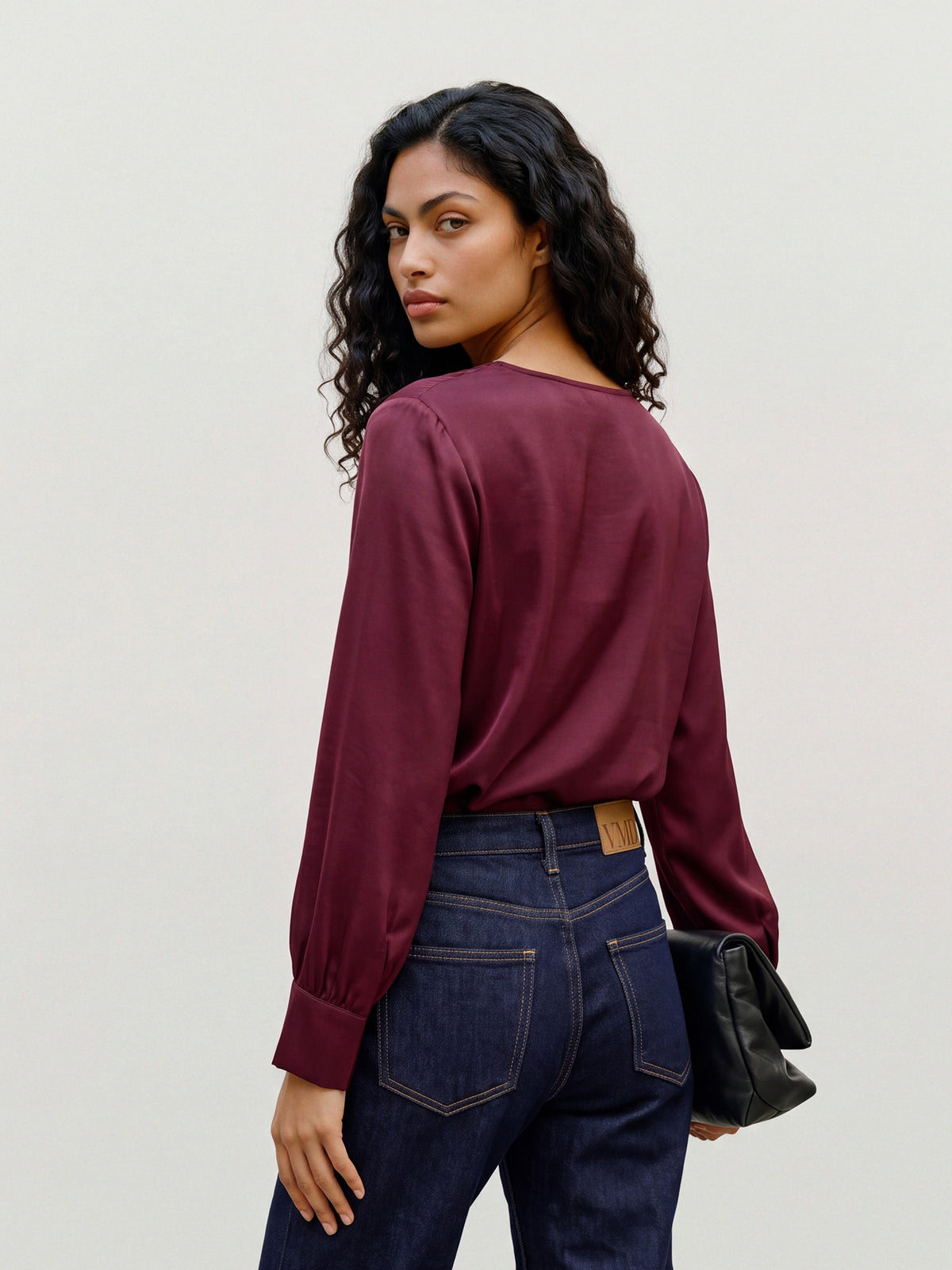Γυναικεία μπλούζα σατέν VMMIRO LS V-NECK TOP WVN 10350930 | 10350930