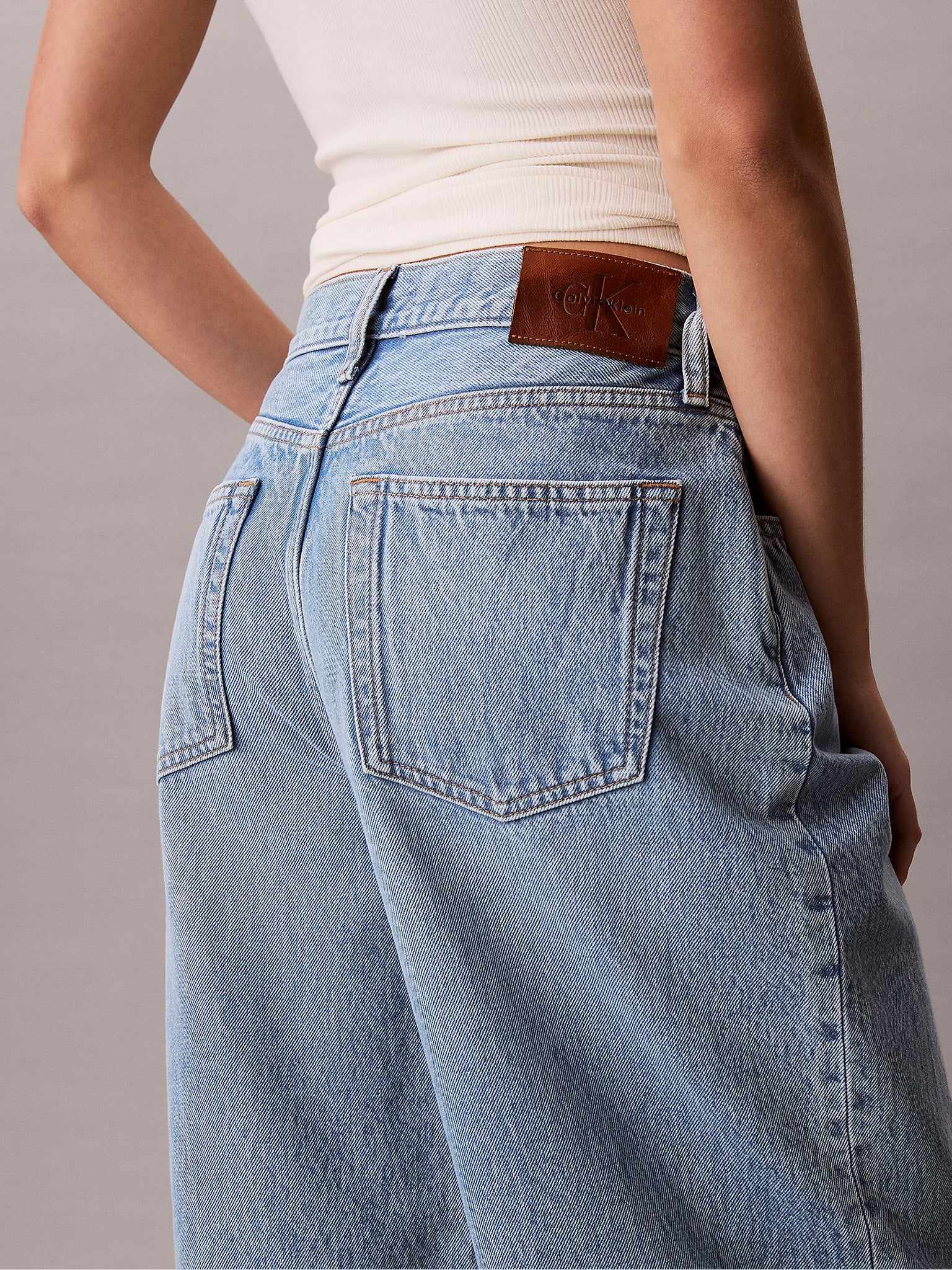 Γυναικείο παντελόνι τζιν RELAXED BARREL JEAN SAGE STONE LV047F684GRJK | LV047F684GRJK
