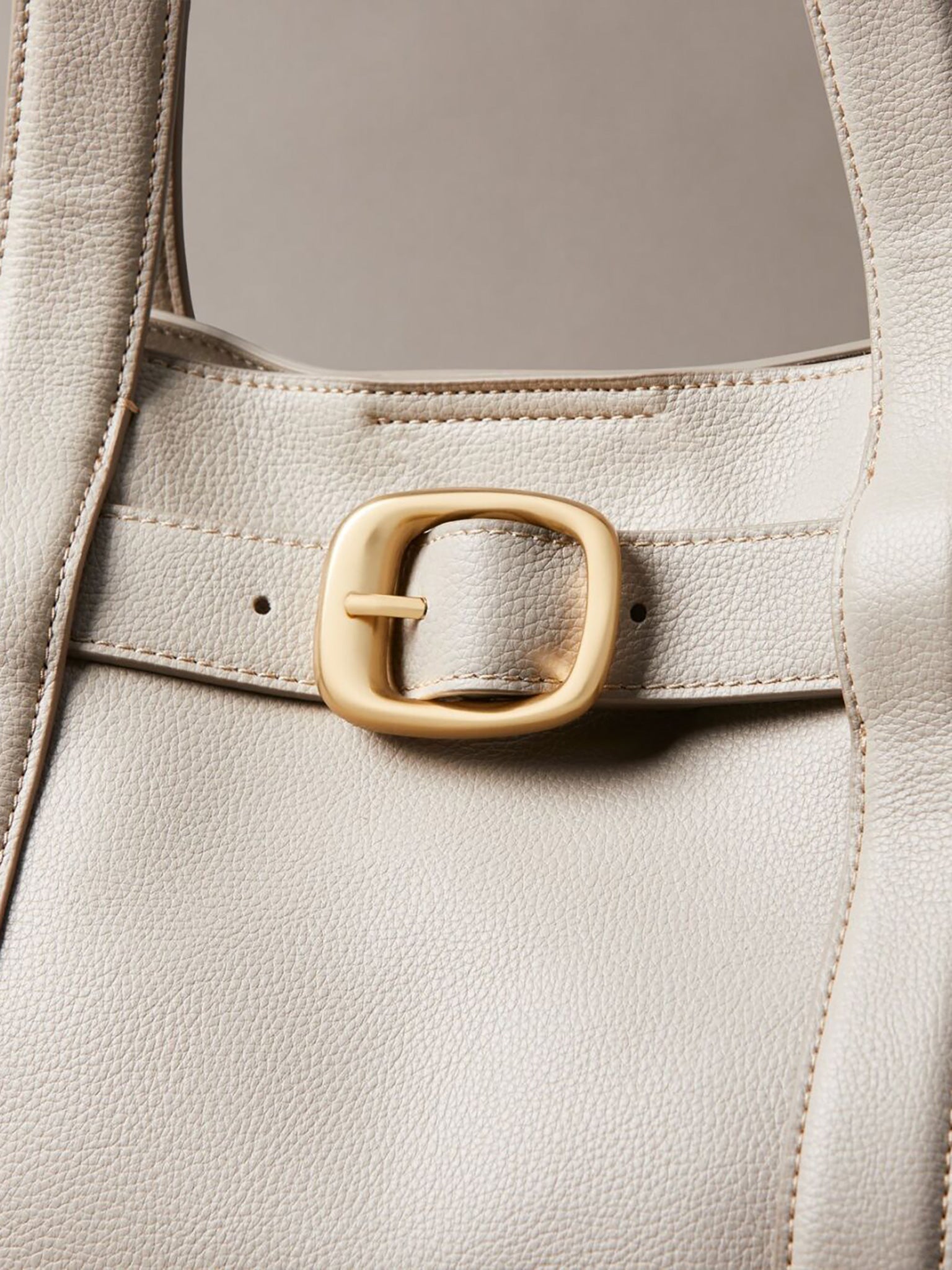 Γυναικεία τσάντα BUCKLE MEDIUM TOTE LV04F3294GRMU | LV04F3294GRMU