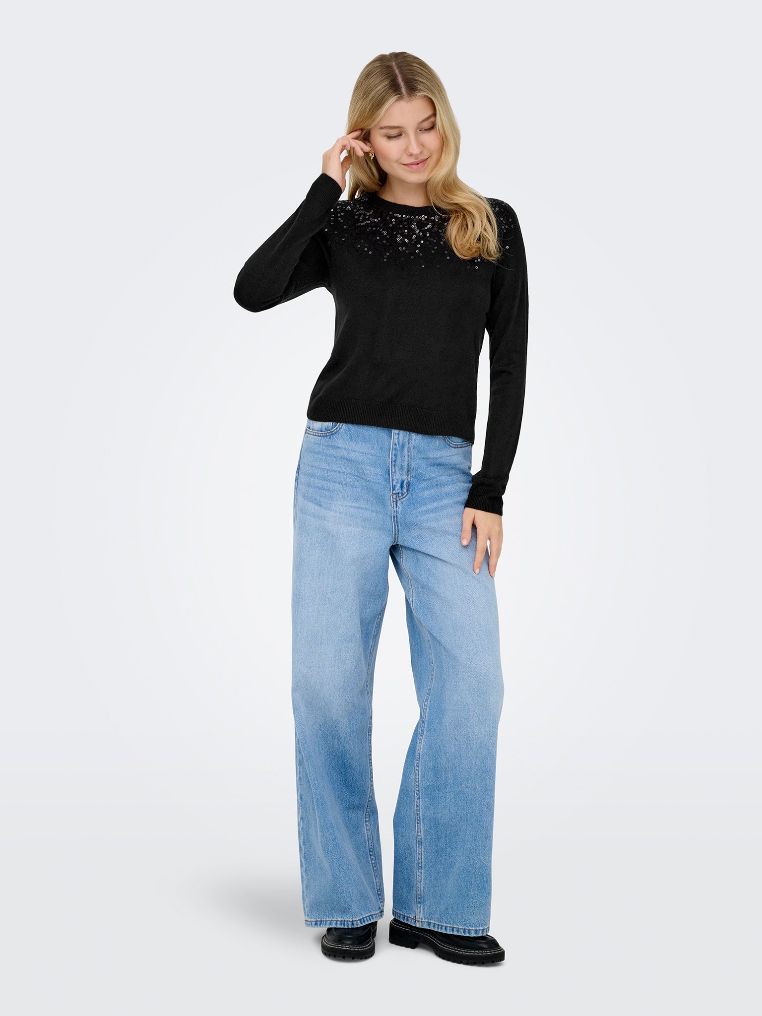 Γυναικεία μπλούζα ONLSTARRY LS SEQUIN O-NECK KNT 15359242 | 15359242