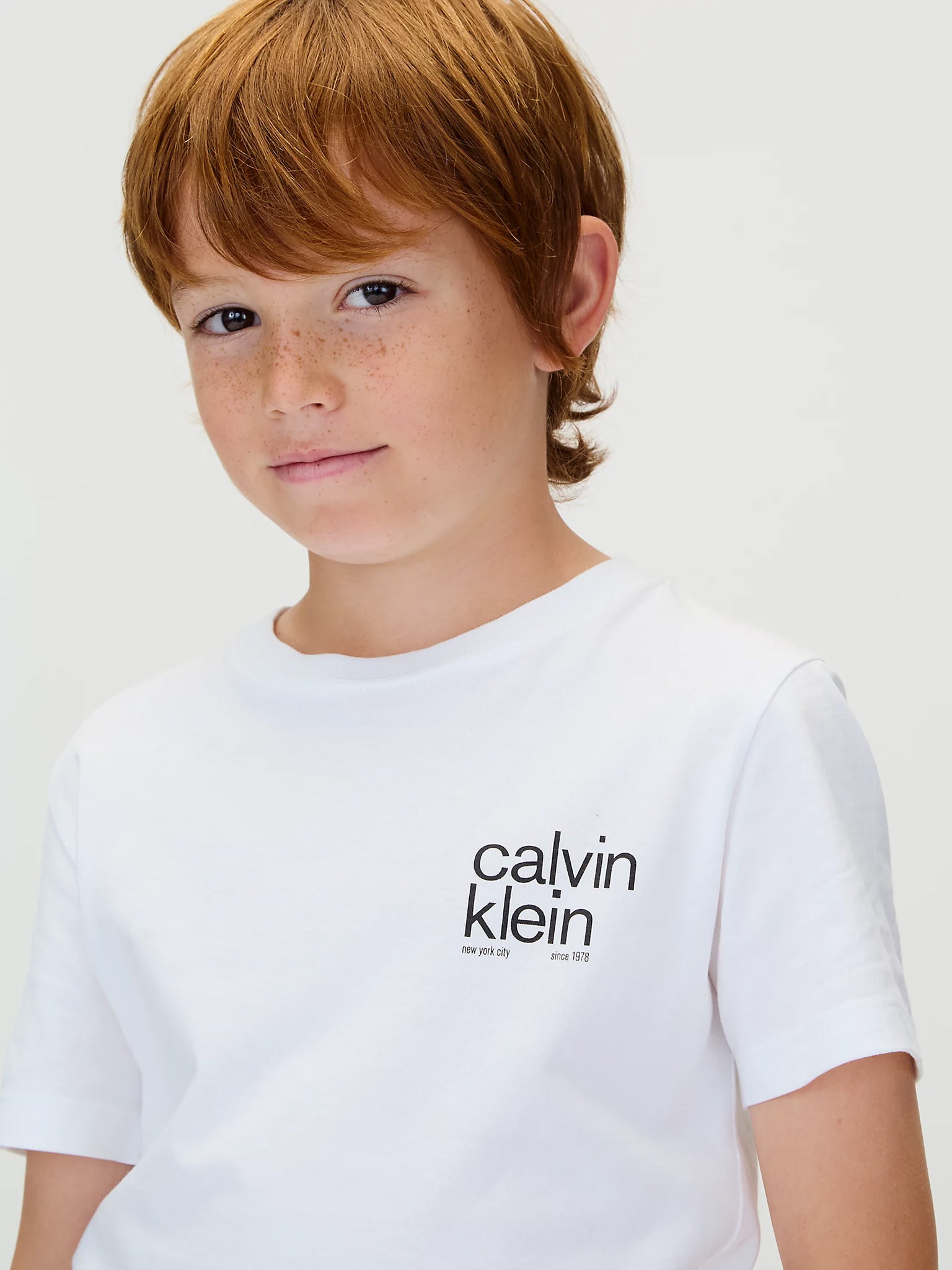 Παιδική μπλούζα REG. CK SMALL GRAPHIC SS T-SHIRT IB0IB02579YAF | IB0IB02579YAF
