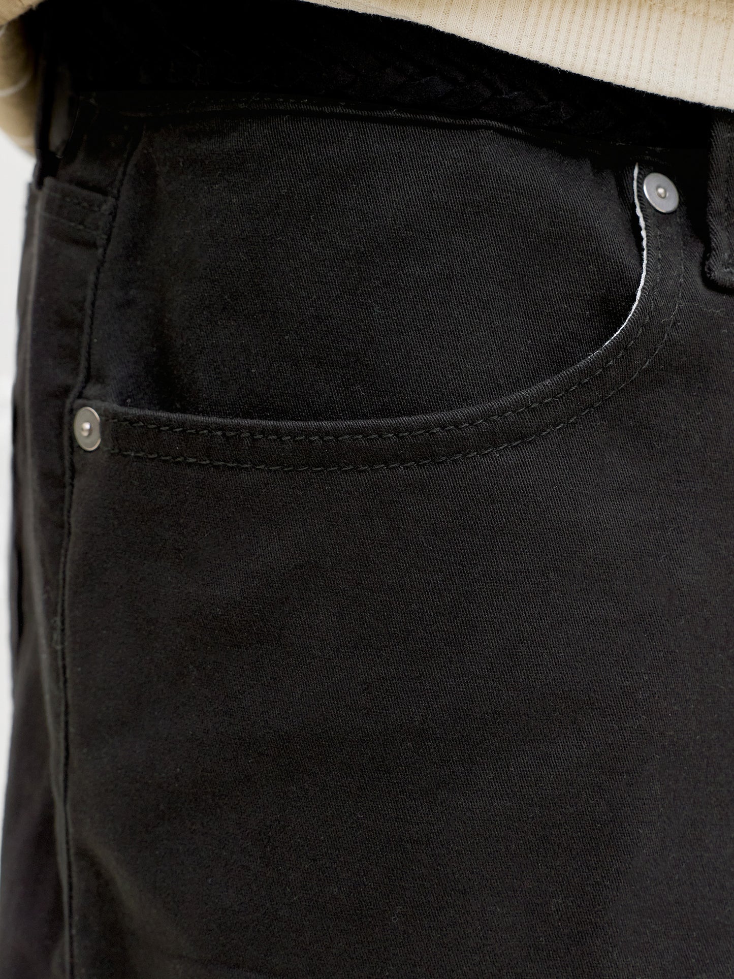 10256980-330_4.jpg
