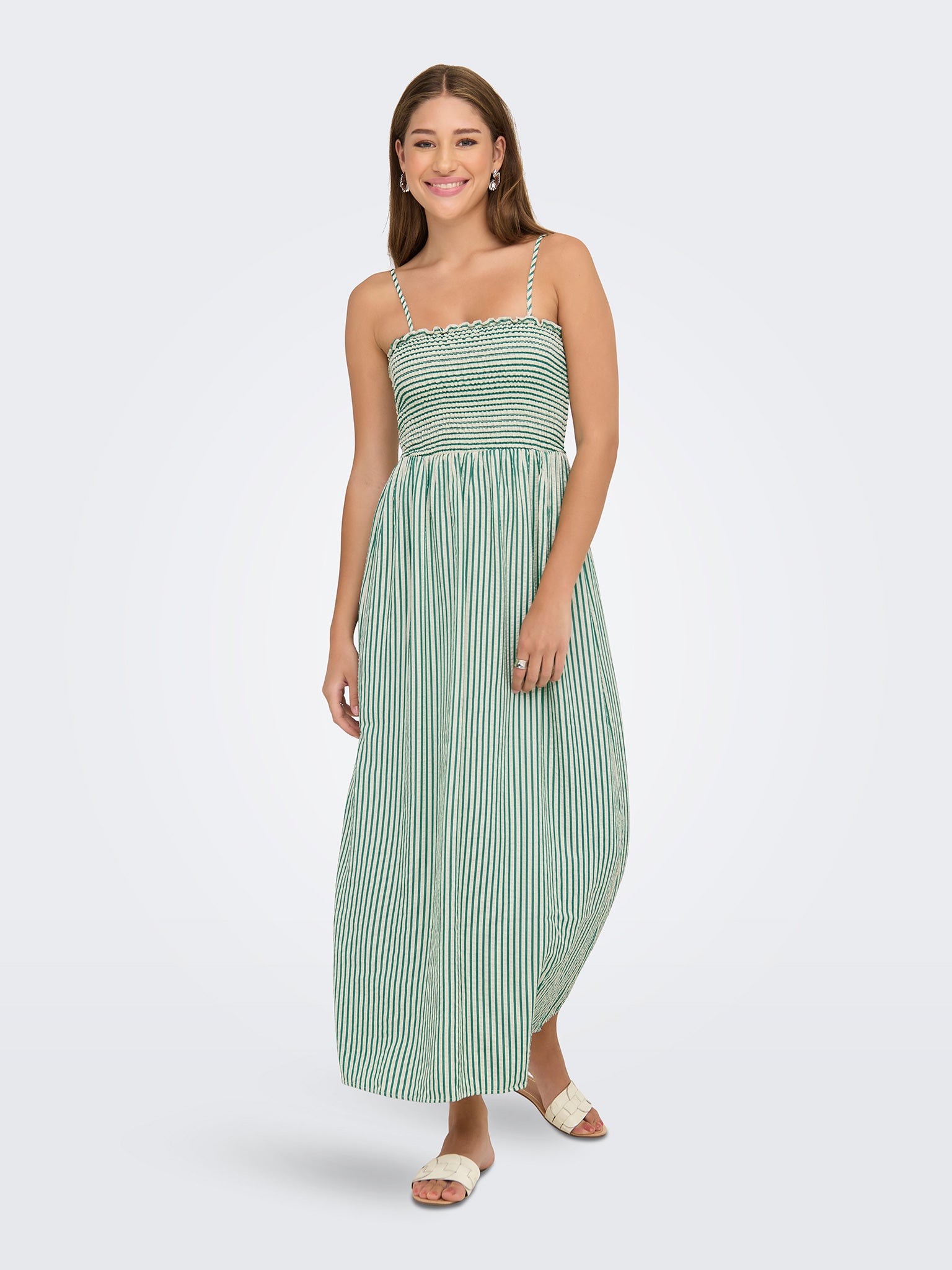 Γυναικείο φόρεμα ριγέ ONLBARI STRAP SMOCK DRESS MOCH WVN 15352718 | 15352718