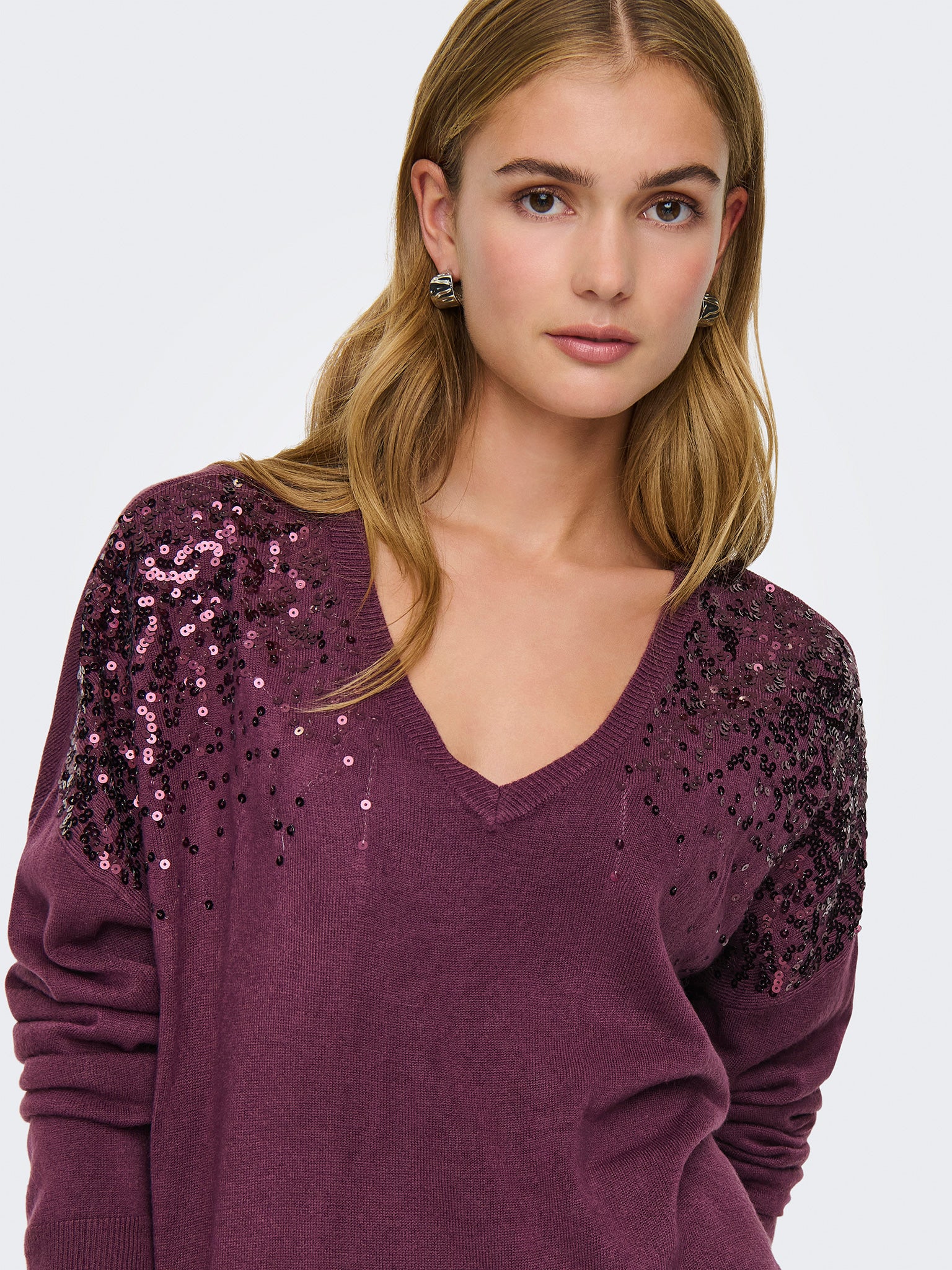 Γυναικεία μπλούζα πλεκτή ONLSTARRY LS SEQUIN BOXY V-NECK KNT 15359241 | 15359241