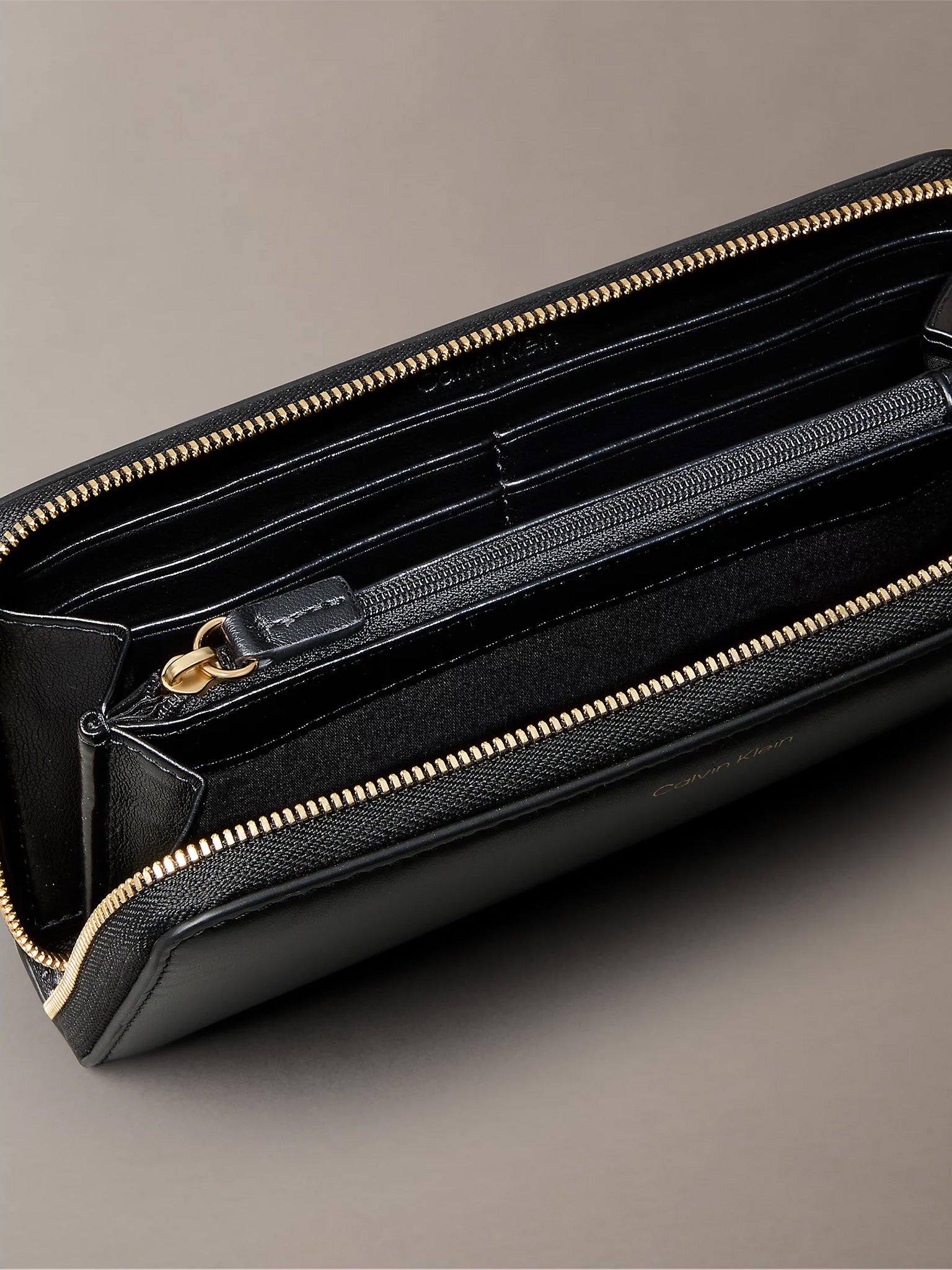 Γυναικείο πορτοφόλι CK PULLER LARGE ZIP AROUND LV04F1093GUB1 | LV04F1093GUB1