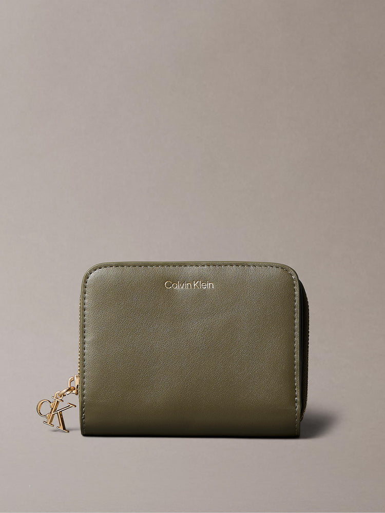 Γυναικείο πορτοφόλι CK PULLER MEDIUM FLAP ZIP AROUND LV04F1075GLI1 | LV04F1075GLI1