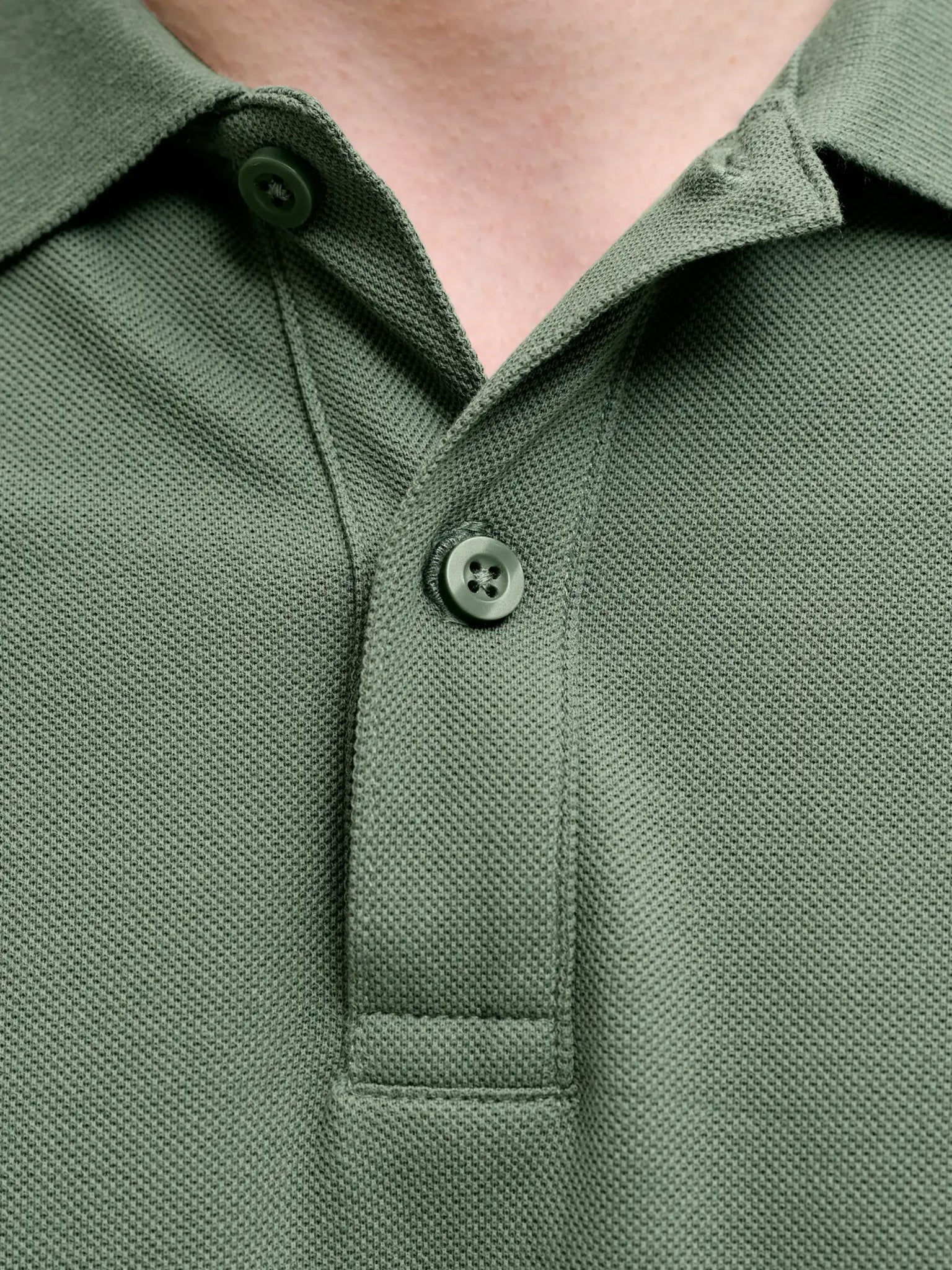 10257091-705_2.jpg