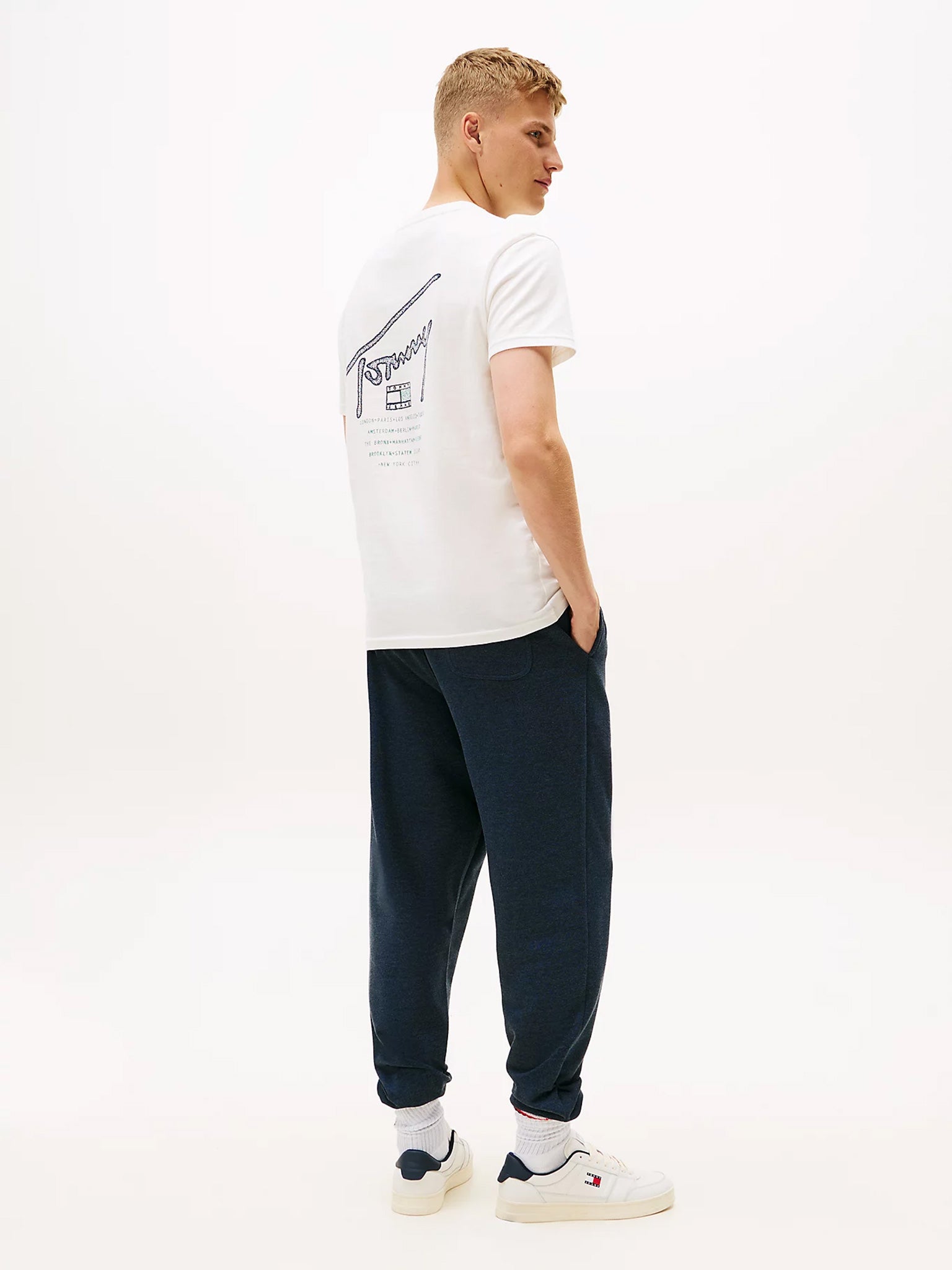 Ανδρικό t-shirt TJM REG SIGN BACKPRINT SS T EXT DM0DM22320YBL | DM0DM22320YBL