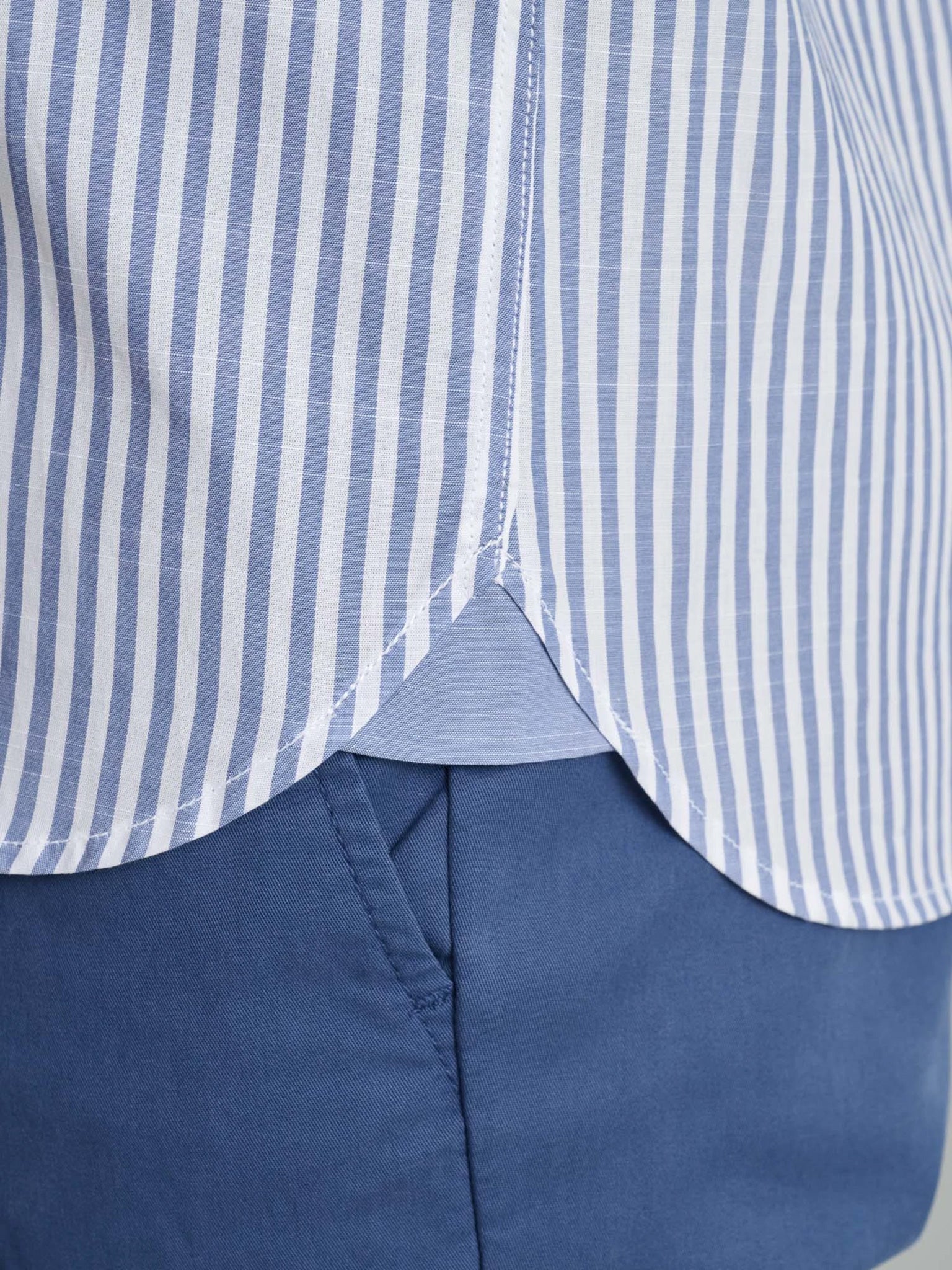 Ανδρικό πουκάμισο ριγέ white/dusty blue 24NG.BX235/1B | 24NG.BX235/1B