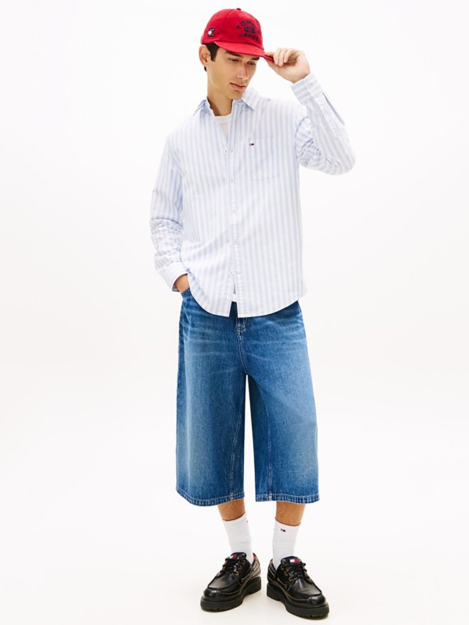 Ανδρικό πουκάμισο ριγέ TJM REG STRIPE OXFORD SHIRT EXT DM0DM22790C38 | DM0DM22790C38