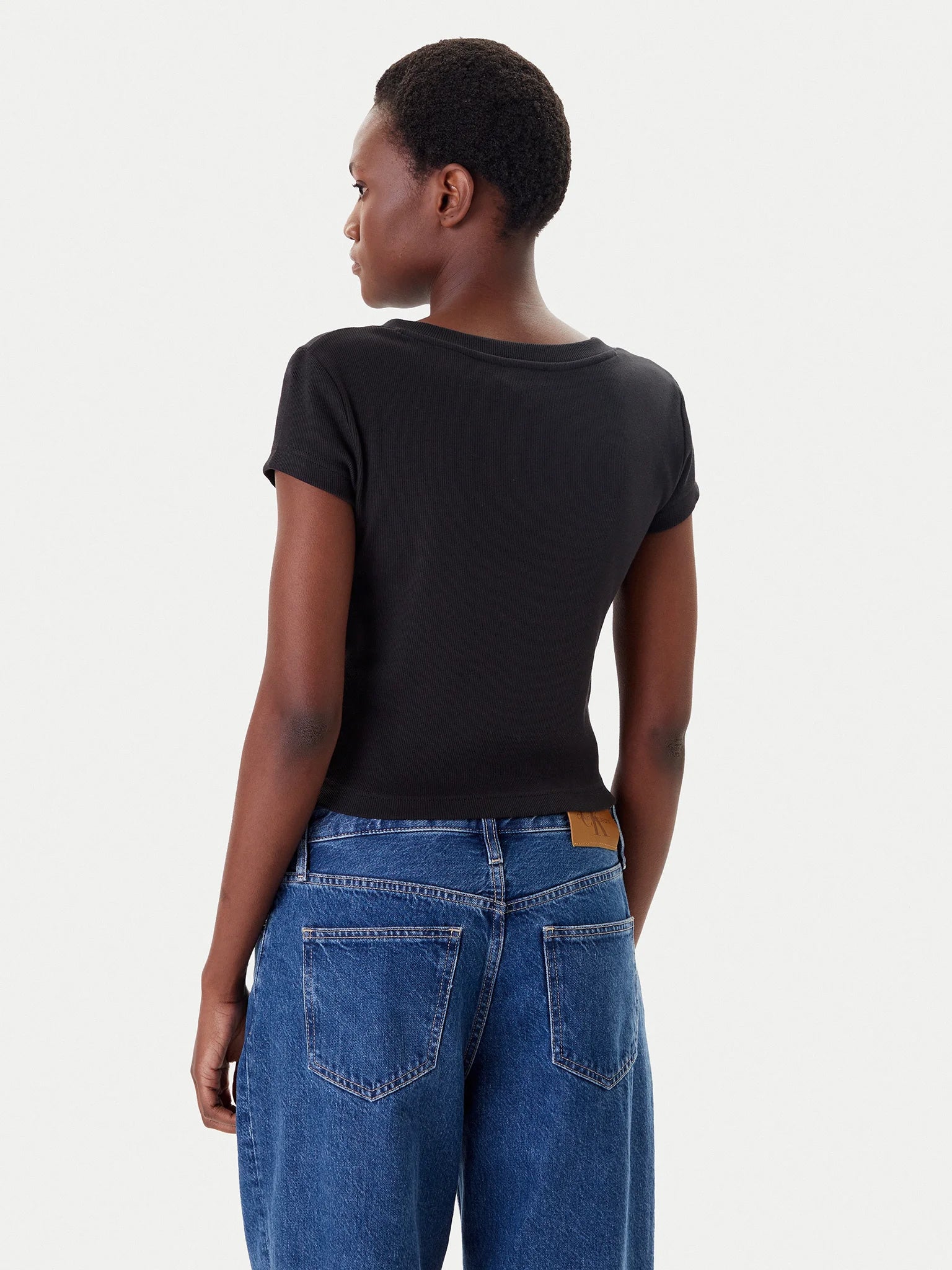Γυναικεία μπλούζα ριπ A- SS WOVEN LABEL RIB VNECK TEE LV047C910GUB1 | LV047C910GUB1
