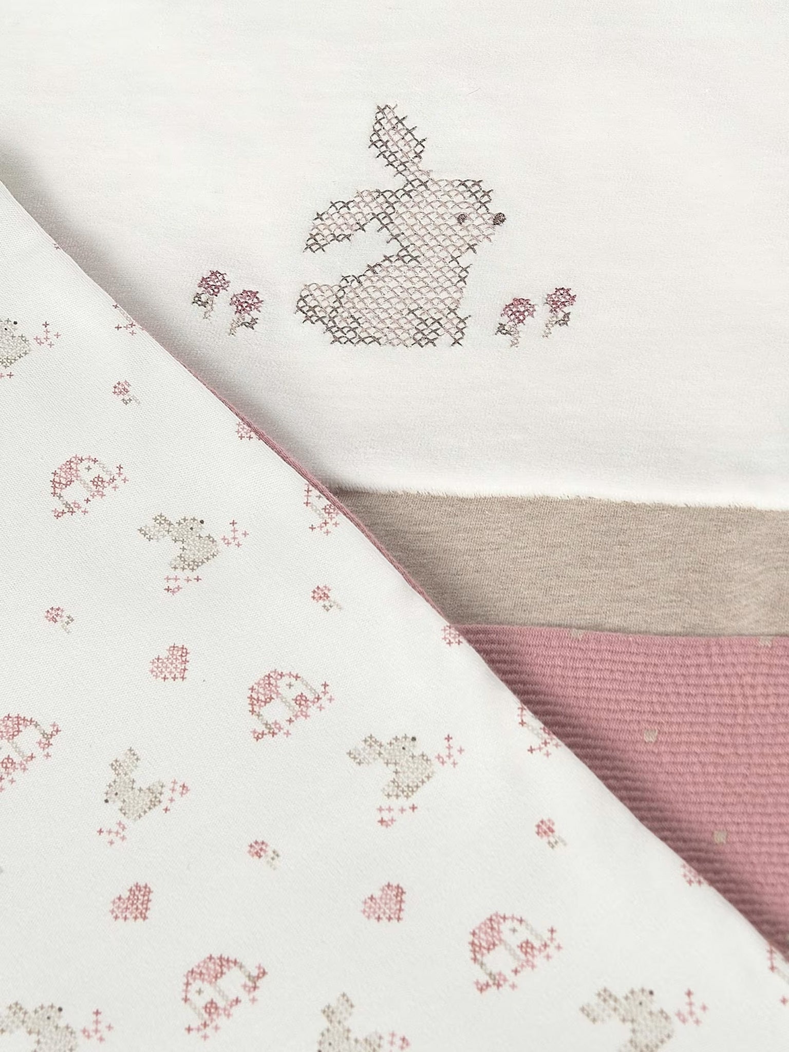 10262172-579_3.jpg