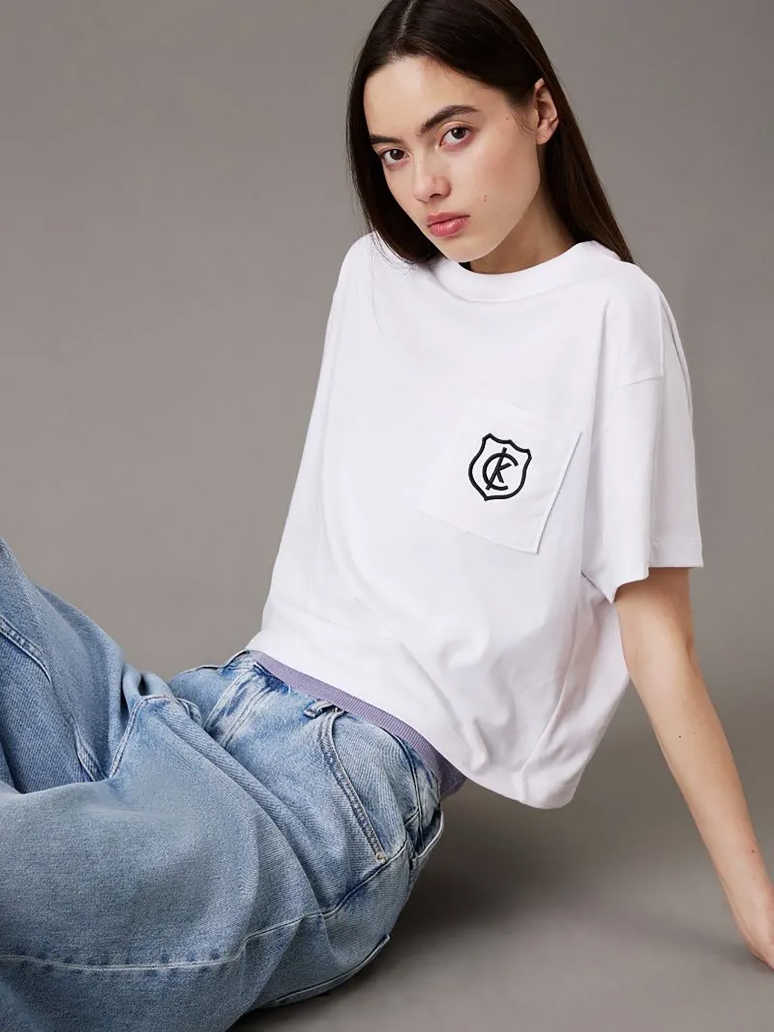 Γυναικείο t-shirt crop SS BOXY CK CREST CROP POCKET TEE LV047B847GYAA | LV047B847GYAA