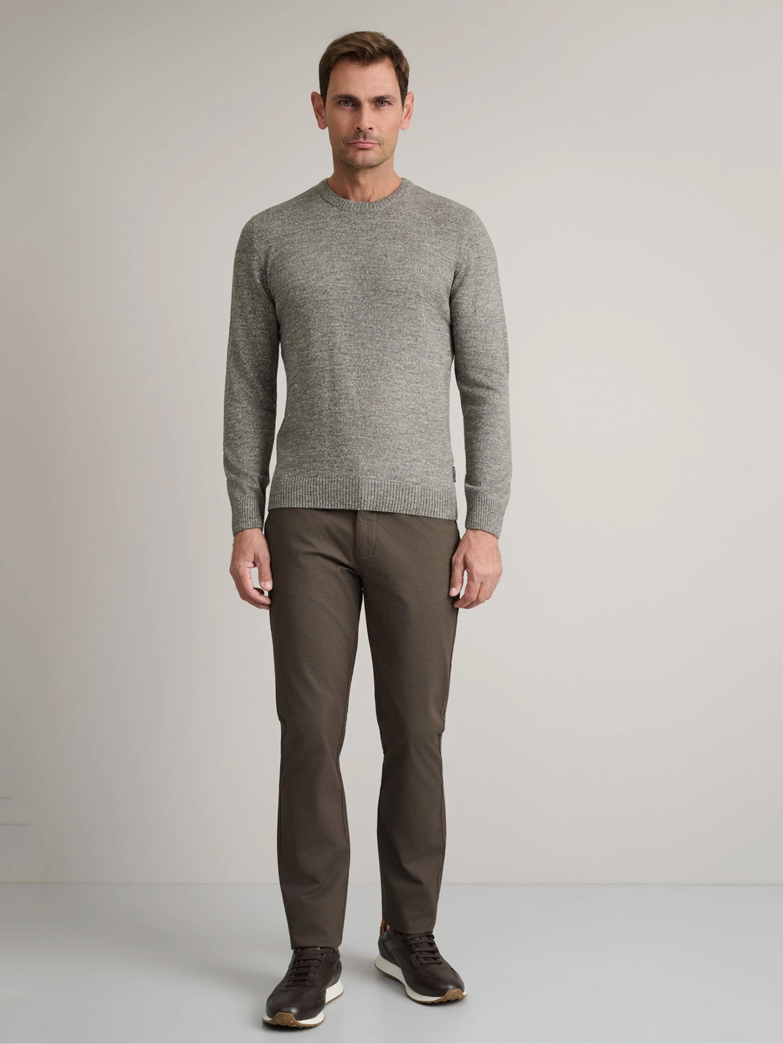 Ανδρικό παντελόνι chinos espresso 24AG.1003MFA/203 | 24AG.1003MFA/203