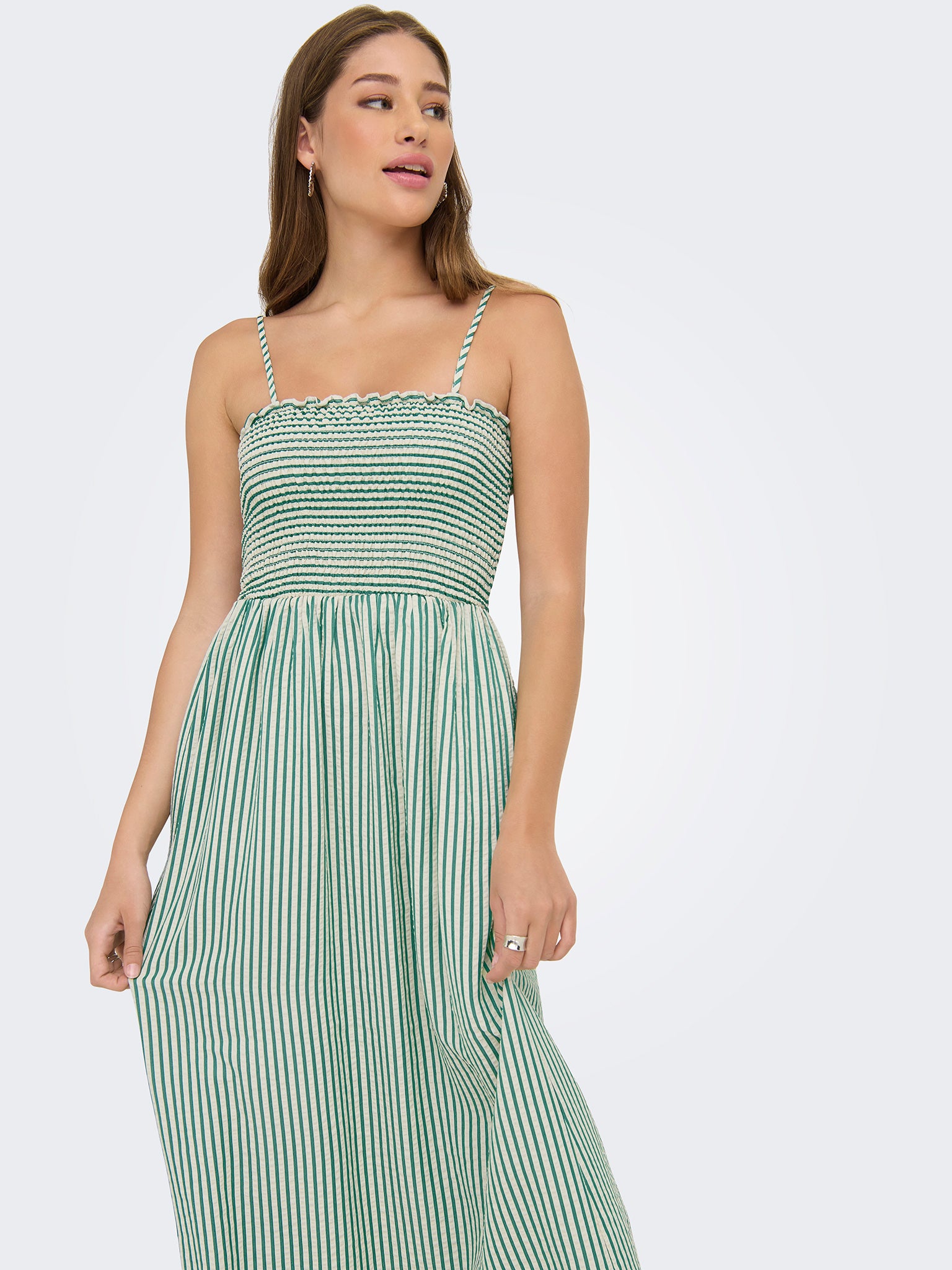 Γυναικείο φόρεμα ριγέ ONLBARI STRAP SMOCK DRESS MOCH WVN 15352718 | 15352718