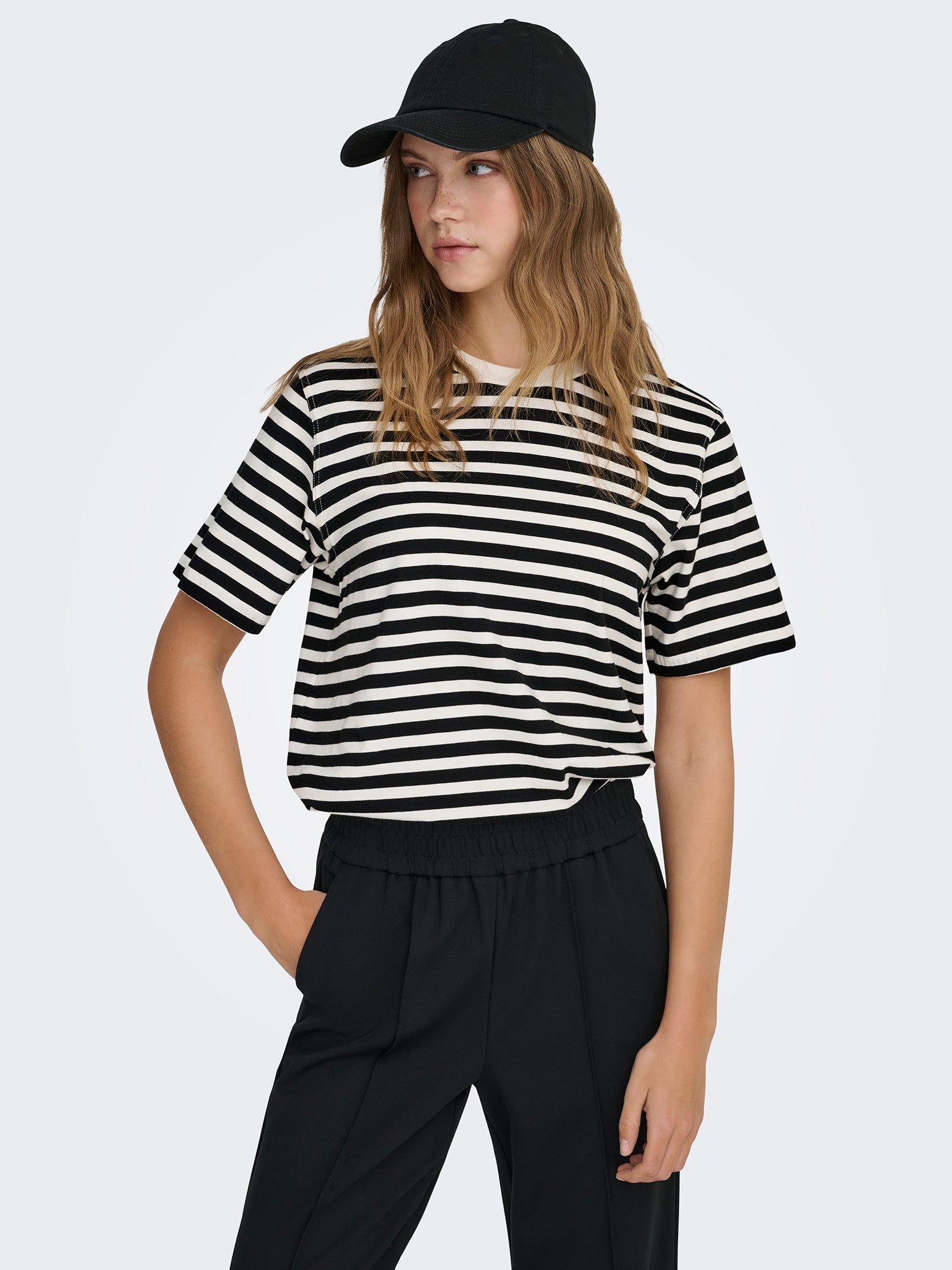 Γυναικείο t-shirt ριγέ ONLLIVINA S/S STRIPE TEE JRS NOOS 15272227 | 15272227