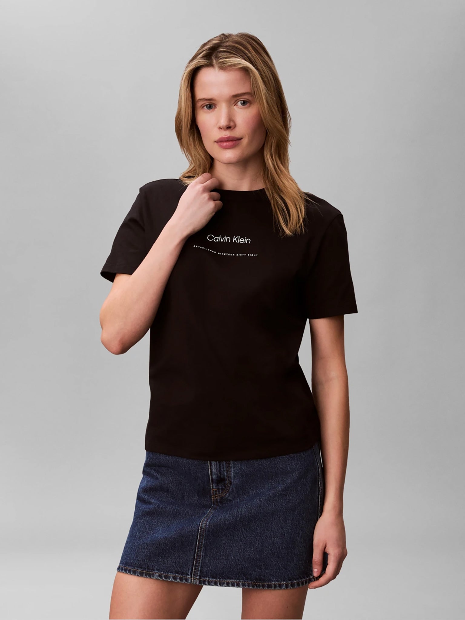 Γυναικείο t-shirt SS MULTI LOGO CLASSIC TEE LV047C811GUB1 | LV047C811GUB1