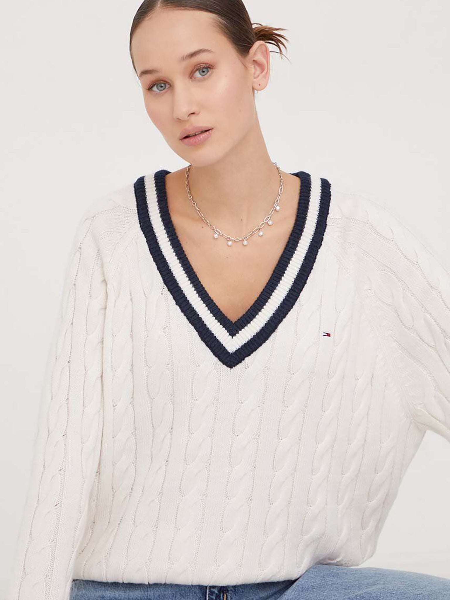 Γυναικεία μπλούζα πλεκτή TJW V-NECK CABLE SWEATER DW0DW17498YBH | DW0DW17498YBH