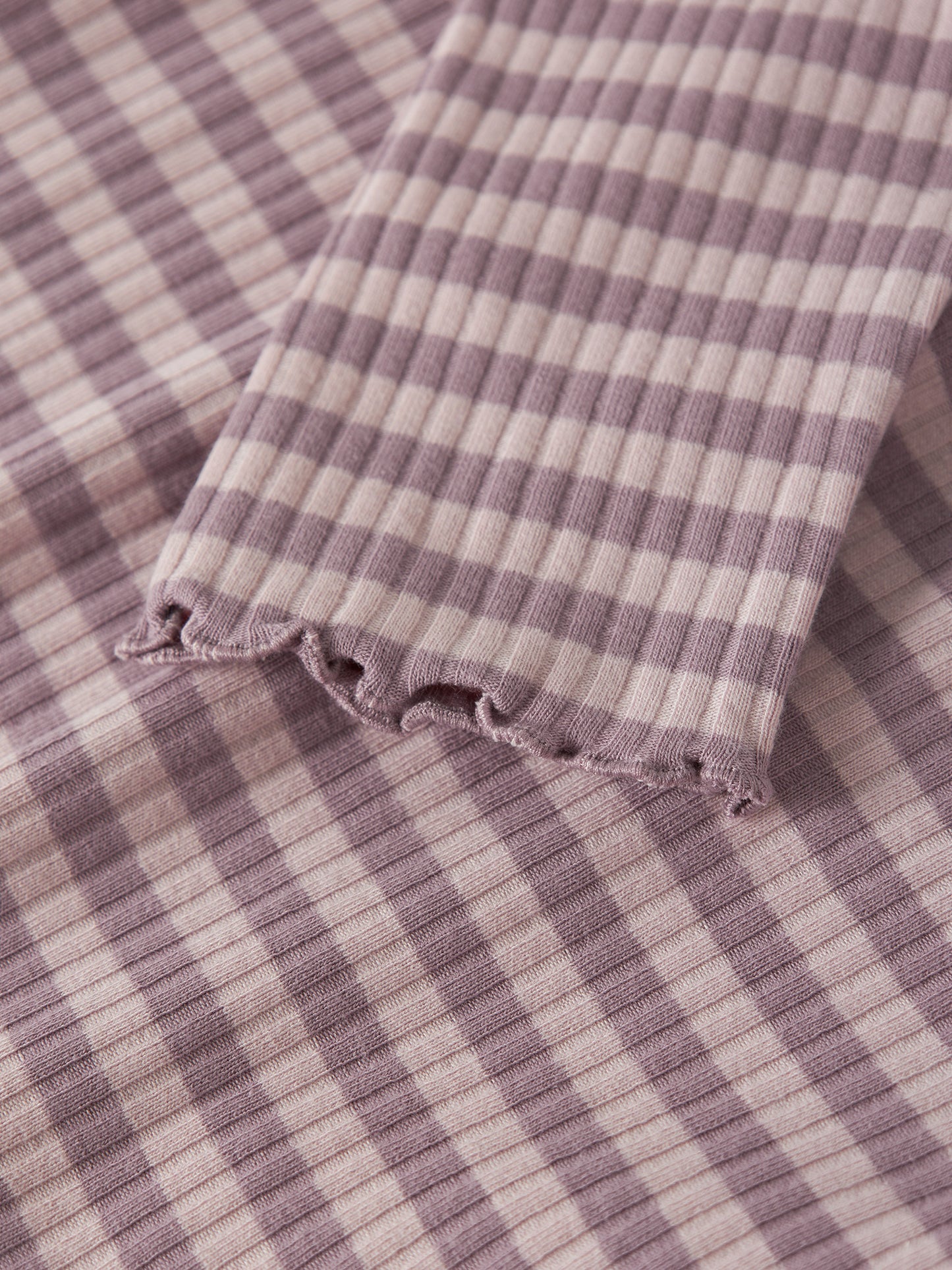 10255091-579_3.jpg