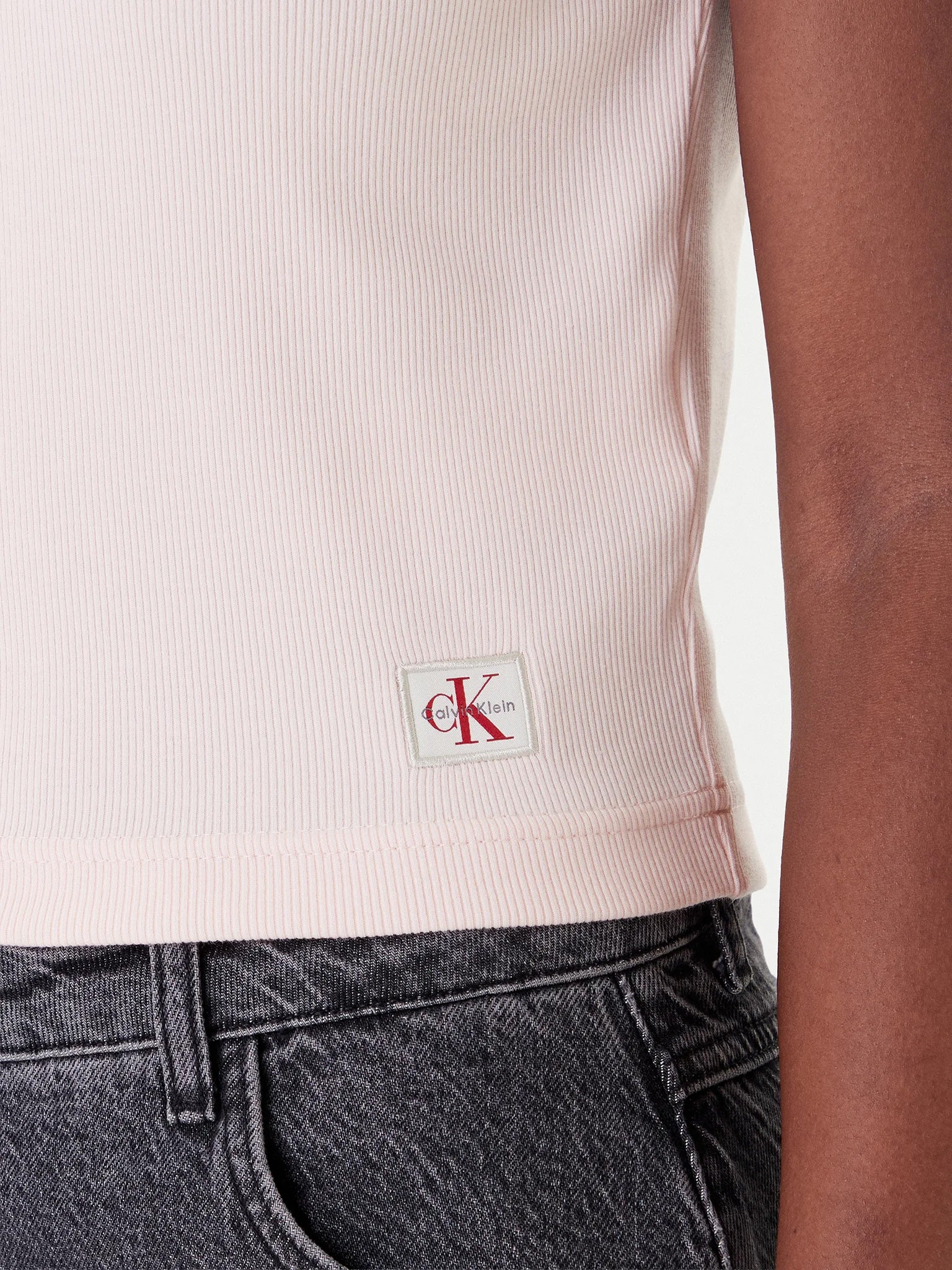 Γυναικεία μπλούζα ριπ A- SS WOVEN LABEL RIB VNECK TEE LV047C910GVI7 | LV047C910GVI7